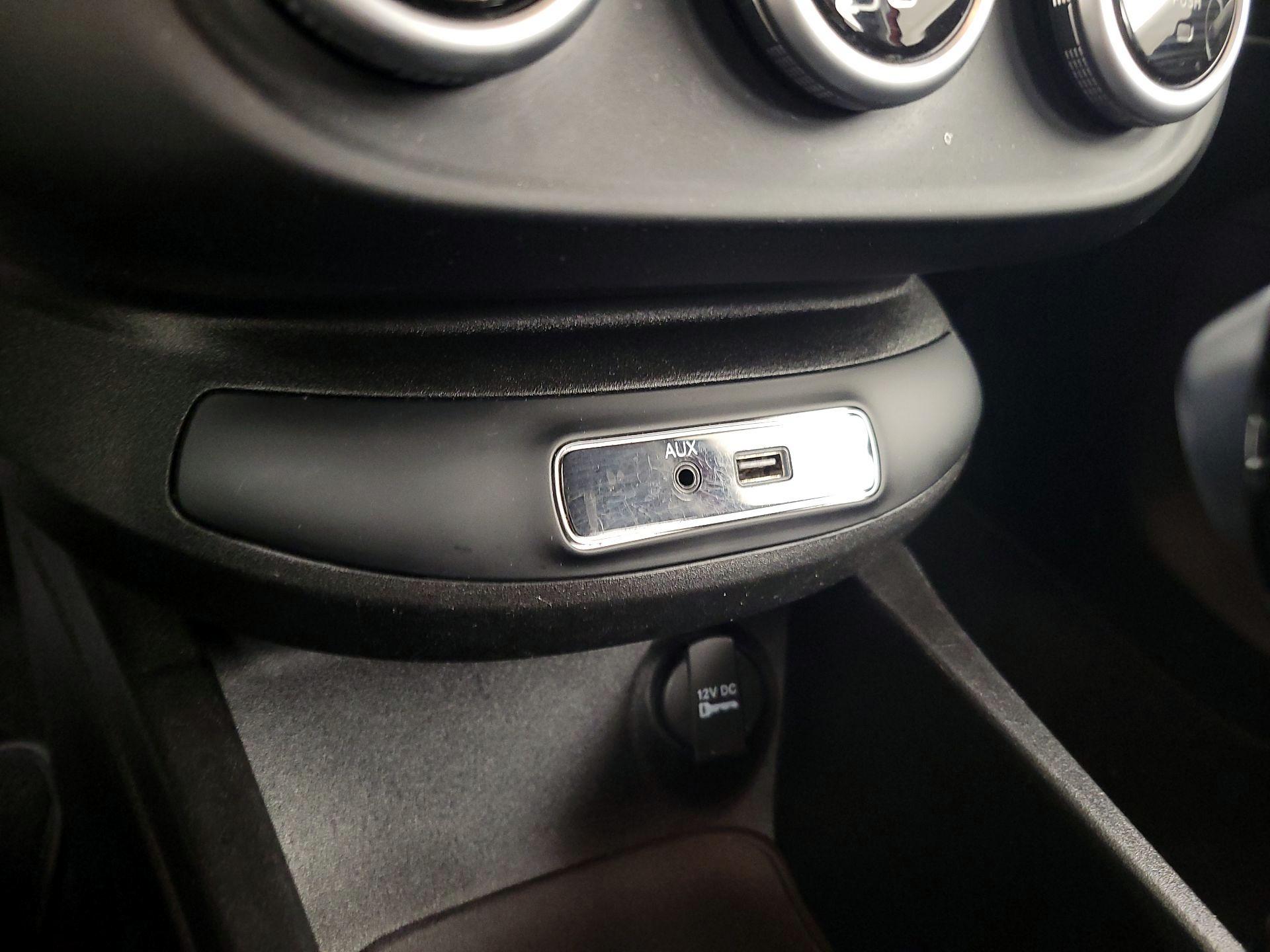 Thumbnail: 2016 Fiat 500X - 17