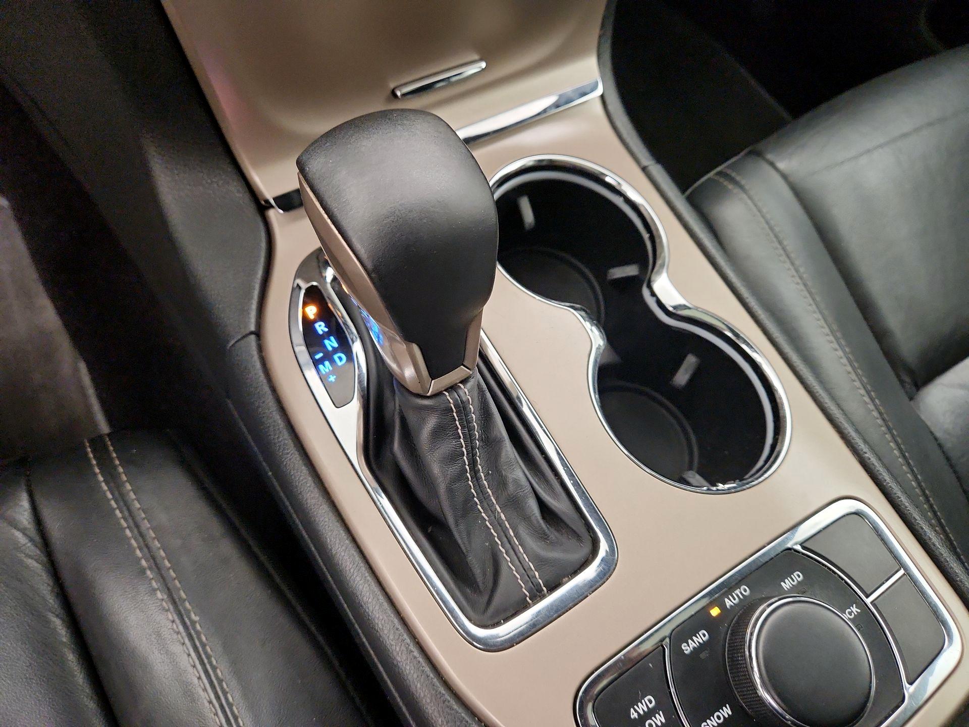 Thumbnail: 2016 Jeep Grand Cherokee - 17