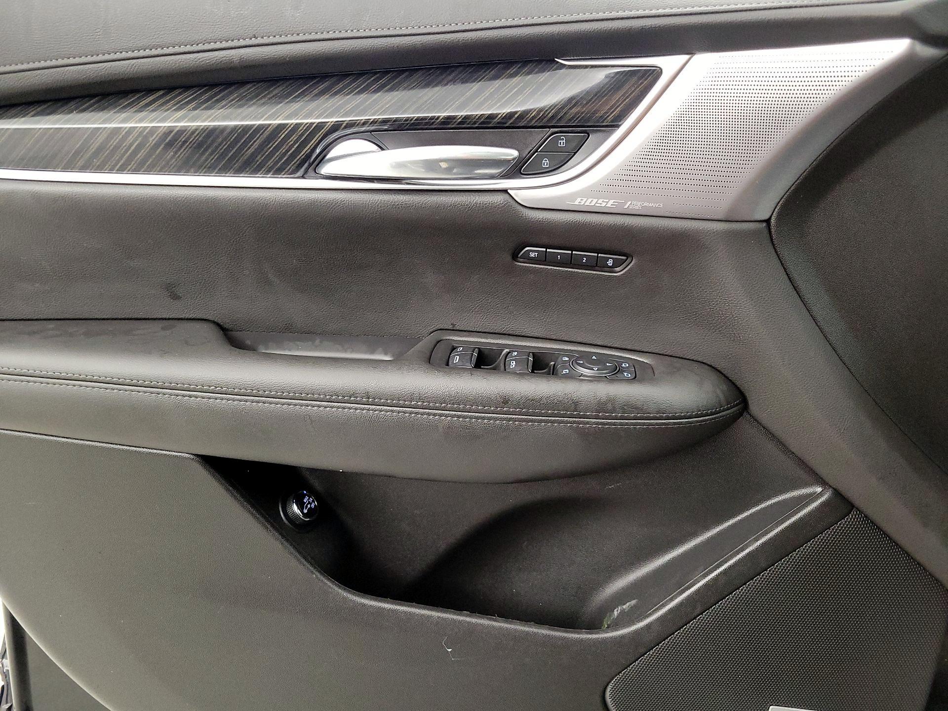 Thumbnail: 2021 Cadillac XT6 - 12