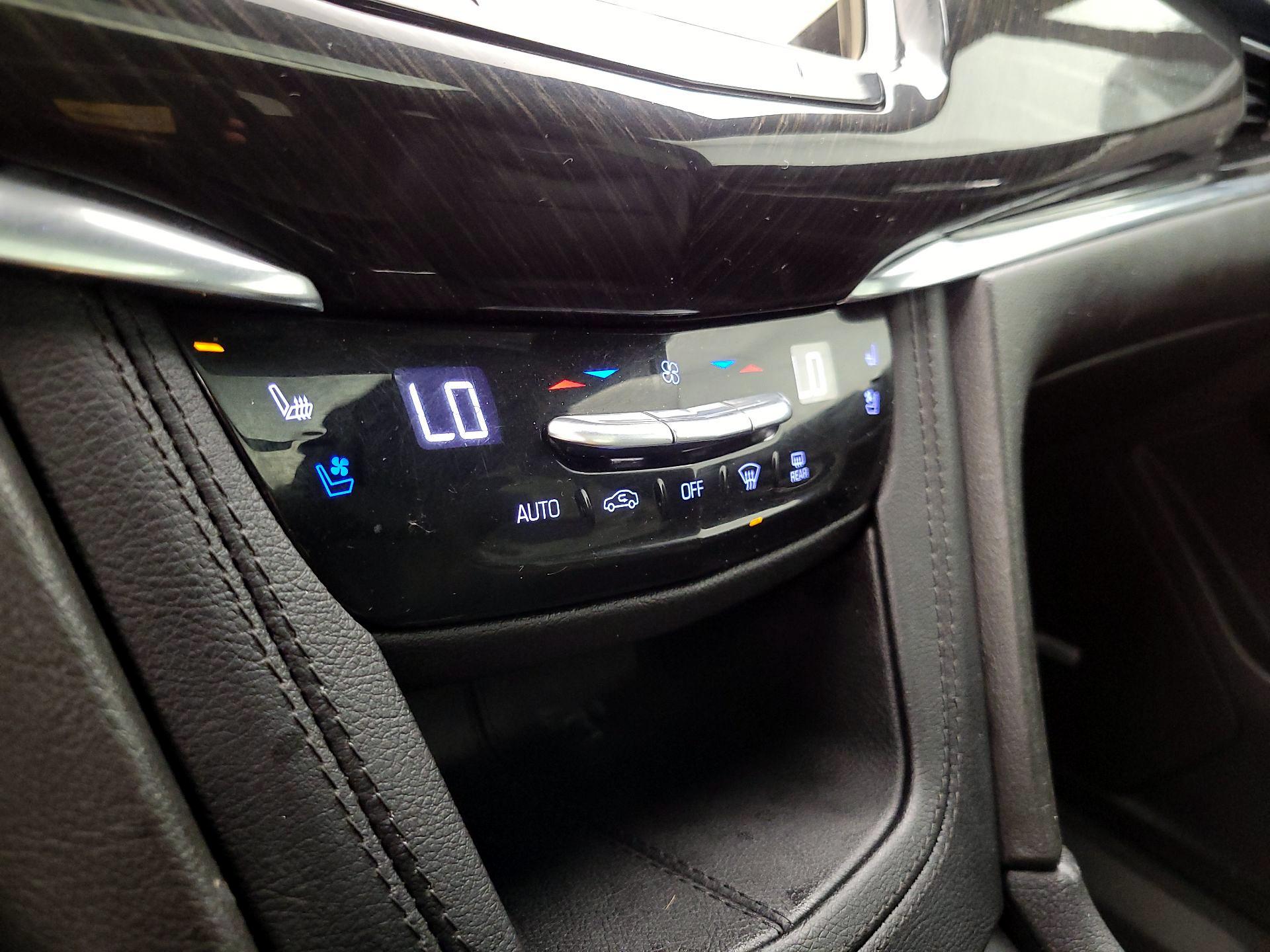 Thumbnail: 2021 Cadillac XT6 - 15