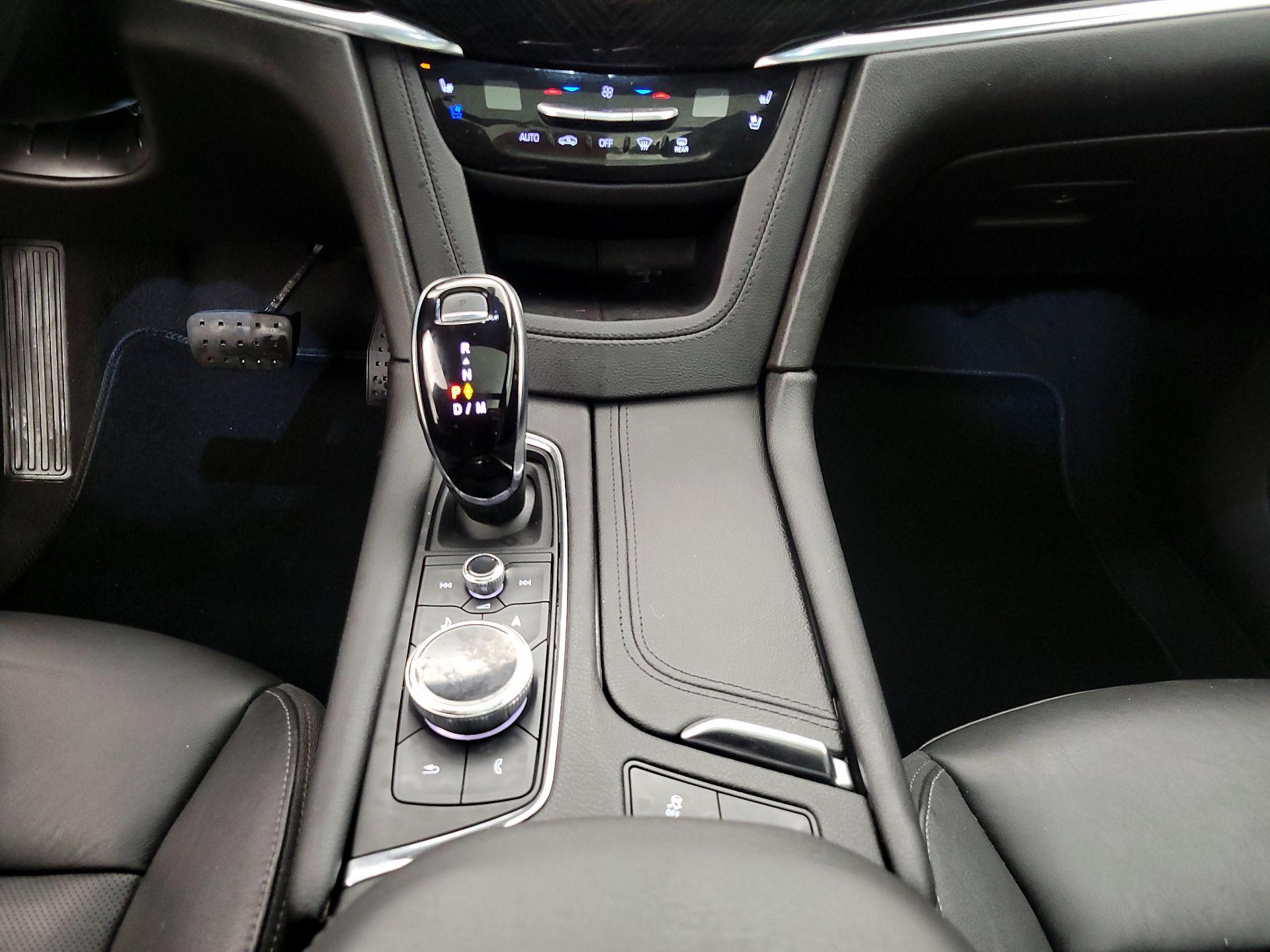 Thumbnail: 2021 Cadillac XT6 - 16