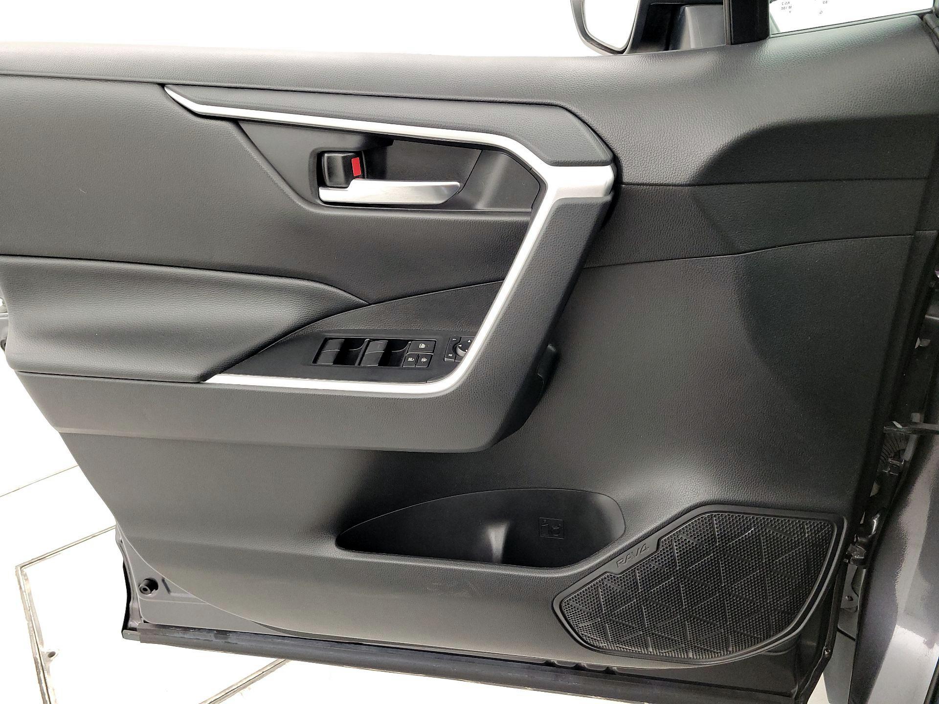 Thumbnail: 2021 Toyota RAV4 - 12