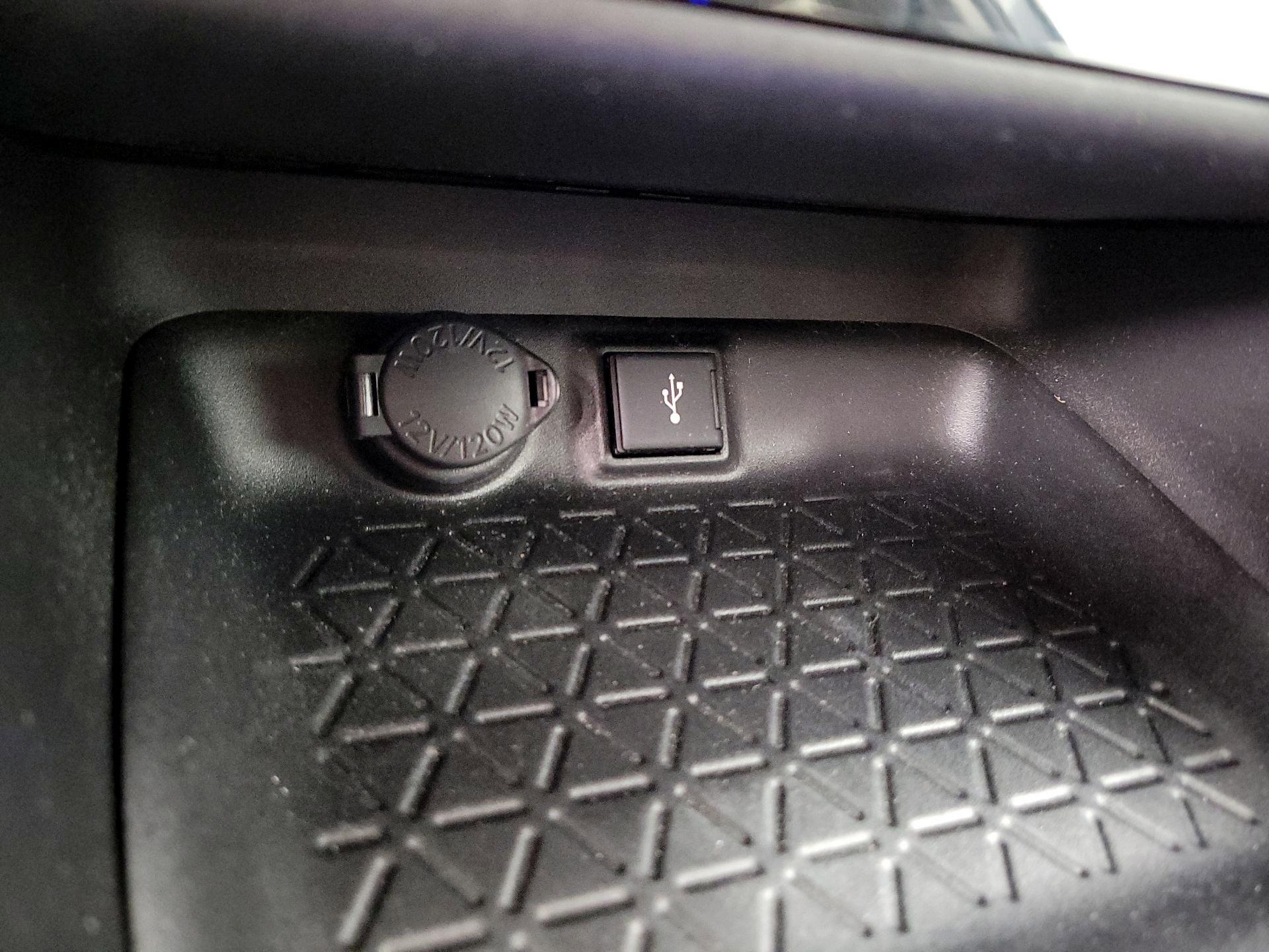 Thumbnail: 2021 Toyota RAV4 - 18