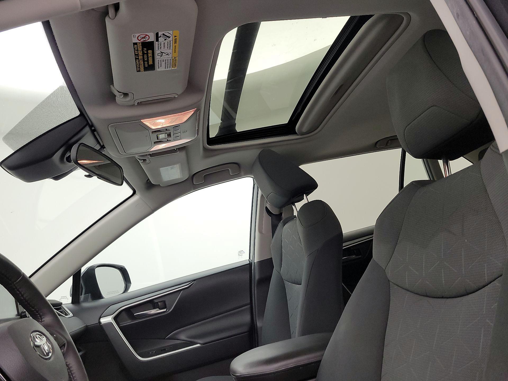 Thumbnail: 2021 Toyota RAV4 - 19