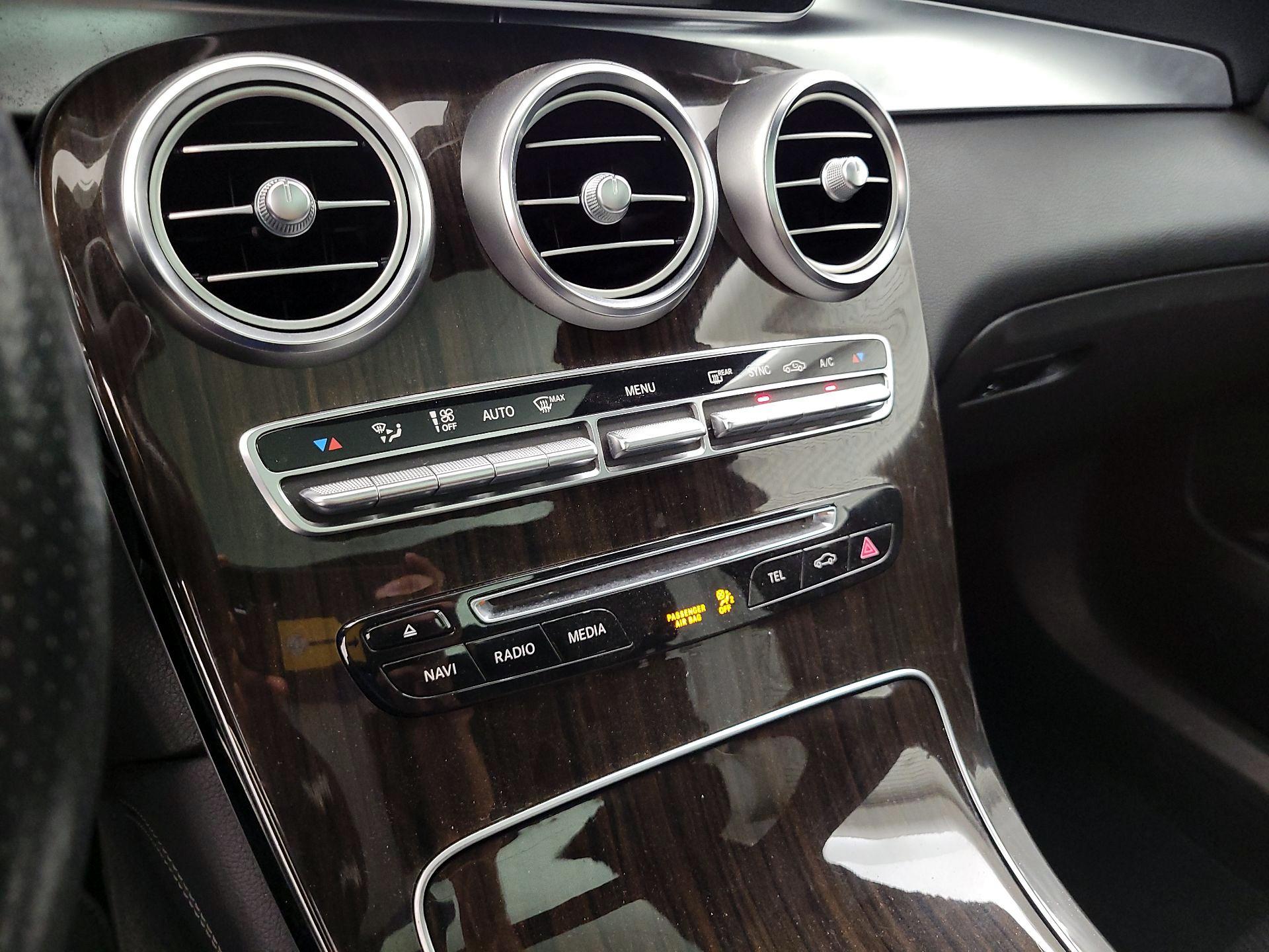 Thumbnail: 2018 Mercedes-Benz GLC - 16