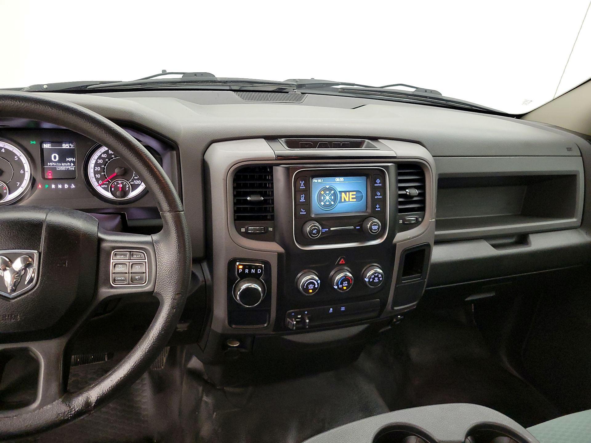 Thumbnail: 2019 RAM 1500 Classic - 9