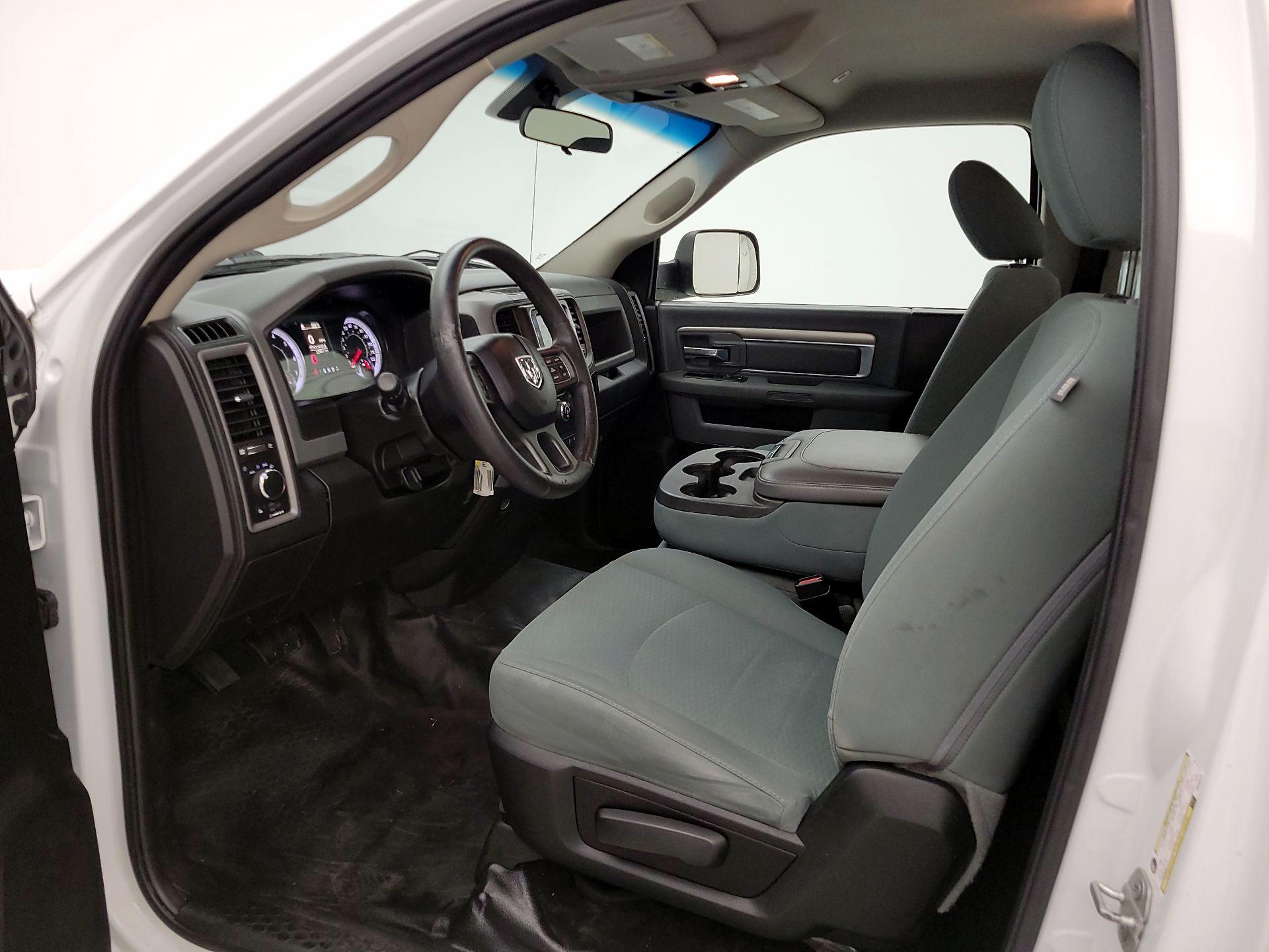 Thumbnail: 2019 RAM 1500 Classic - 11