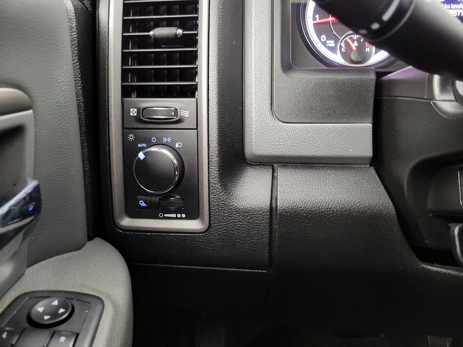 Thumbnail: 2019 RAM 1500 Classic - 13