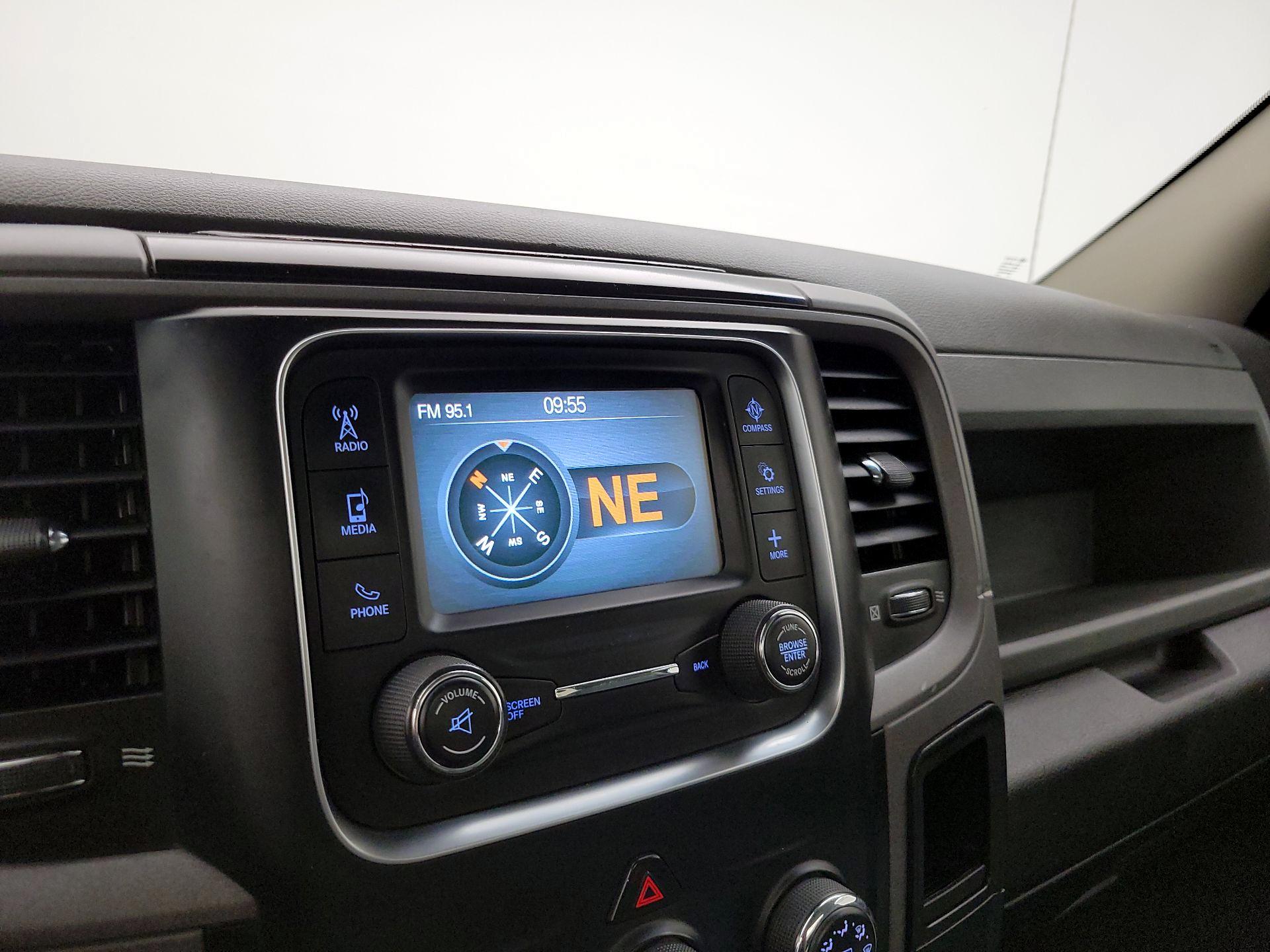Thumbnail: 2019 RAM 1500 Classic - 14