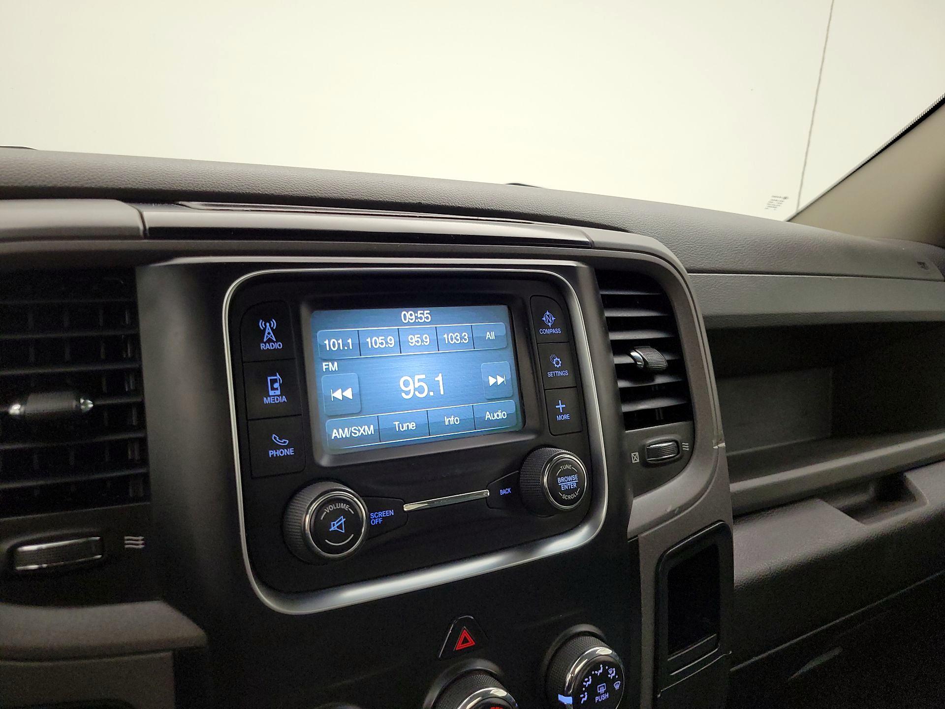 Thumbnail: 2019 RAM 1500 Classic - 16