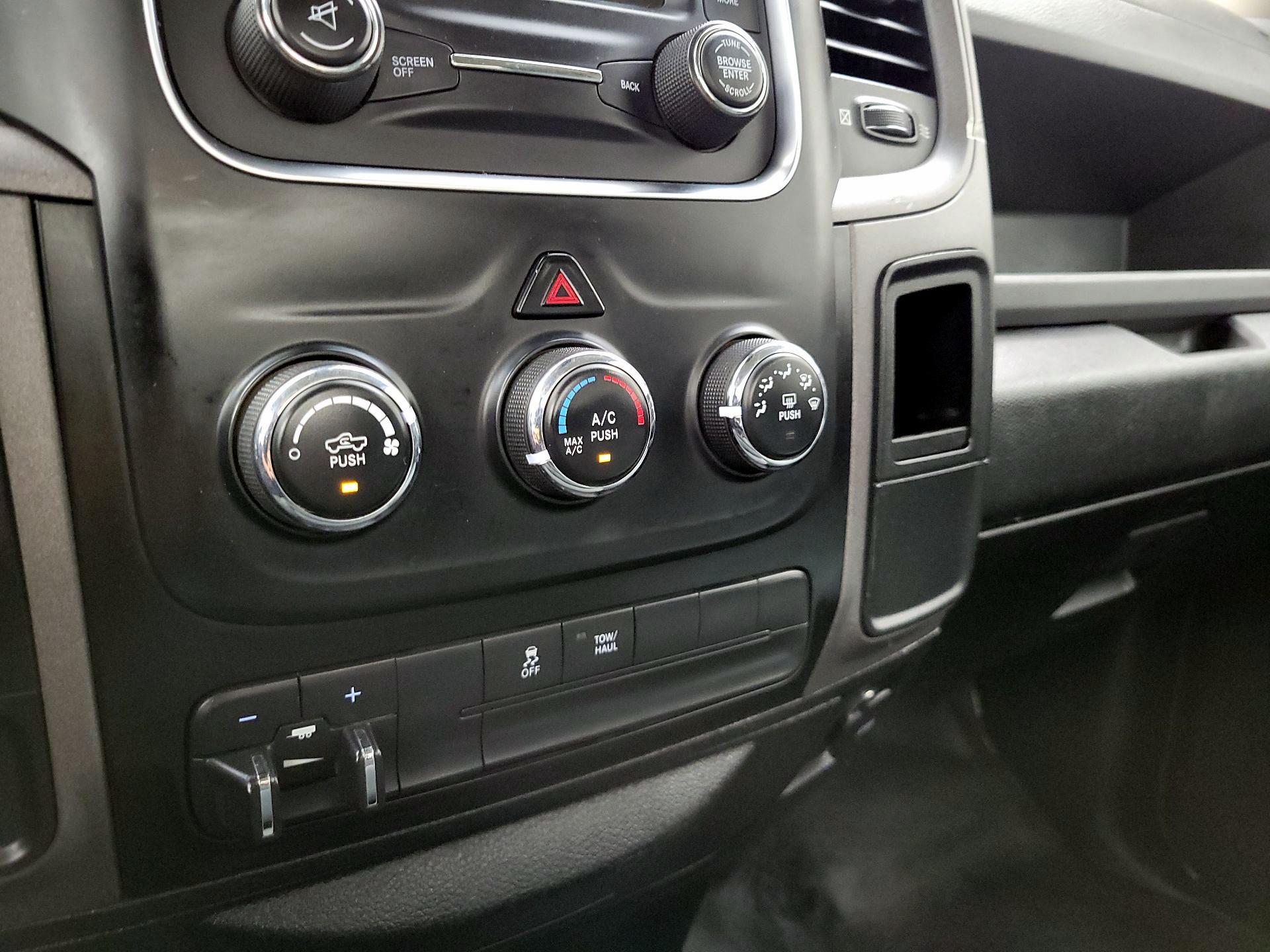 Thumbnail: 2019 RAM 1500 Classic - 17
