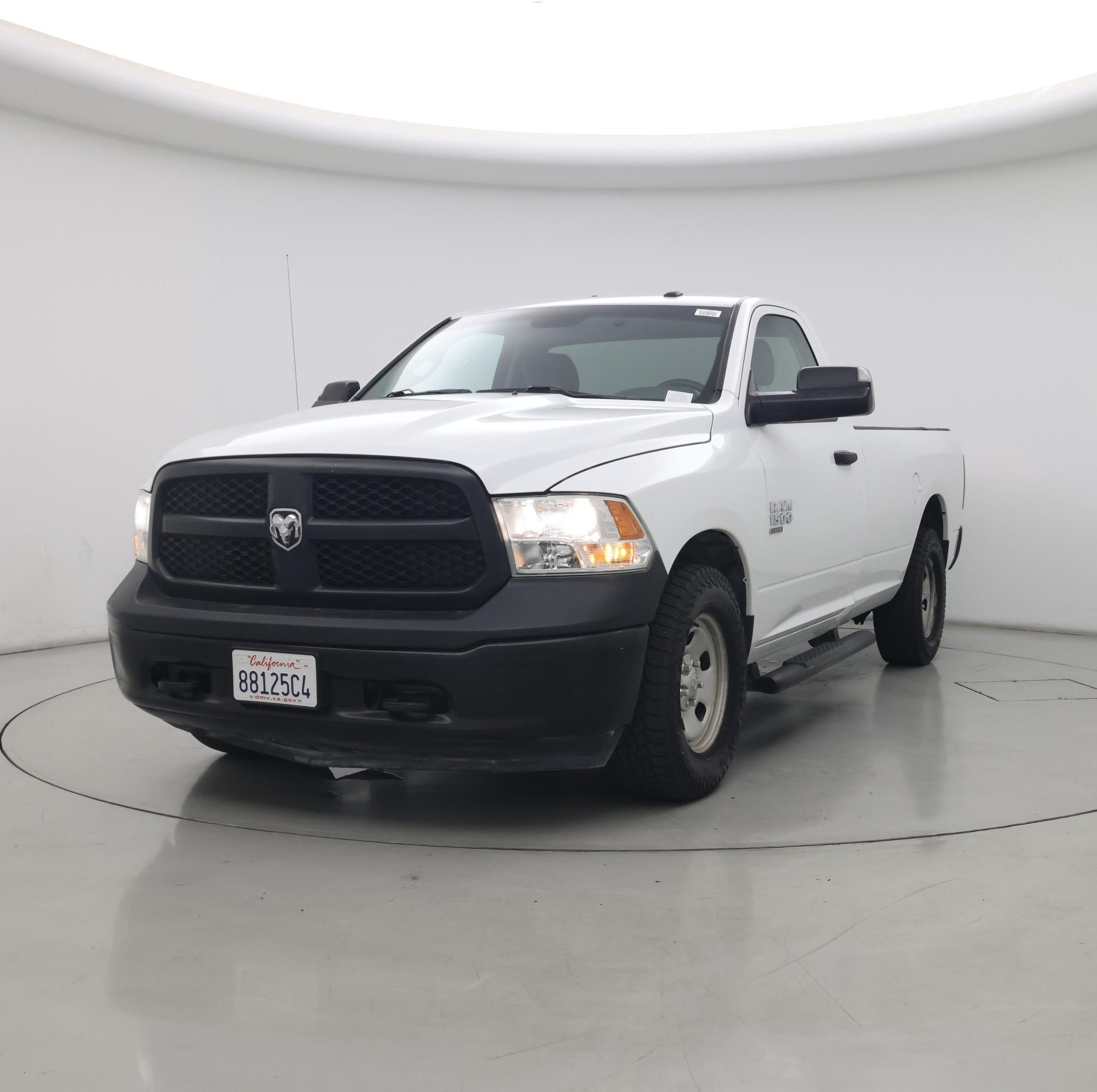 Thumbnail: 2019 RAM 1500 Classic - 4