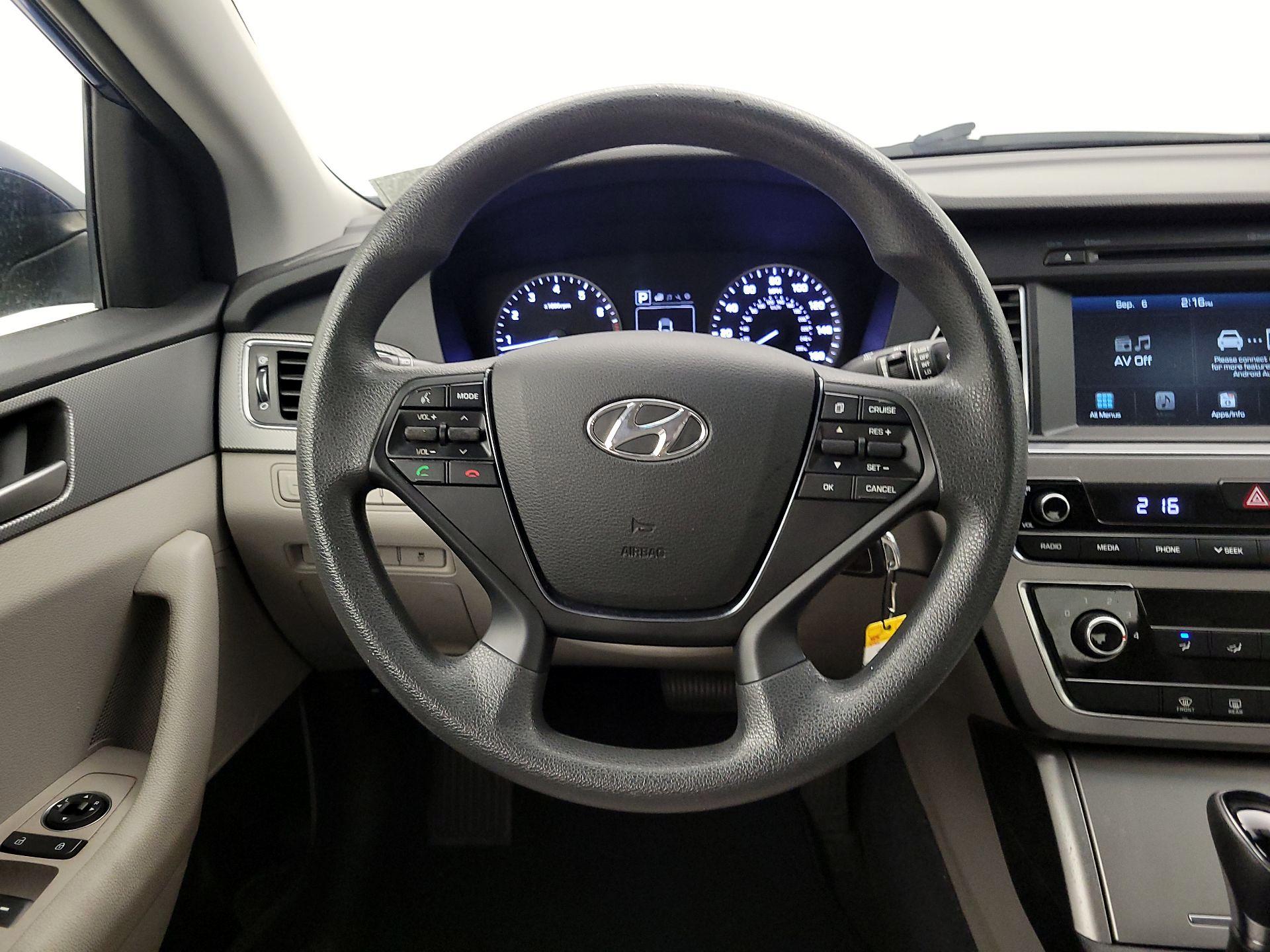 Thumbnail: 2016 Hyundai Sonata - 10