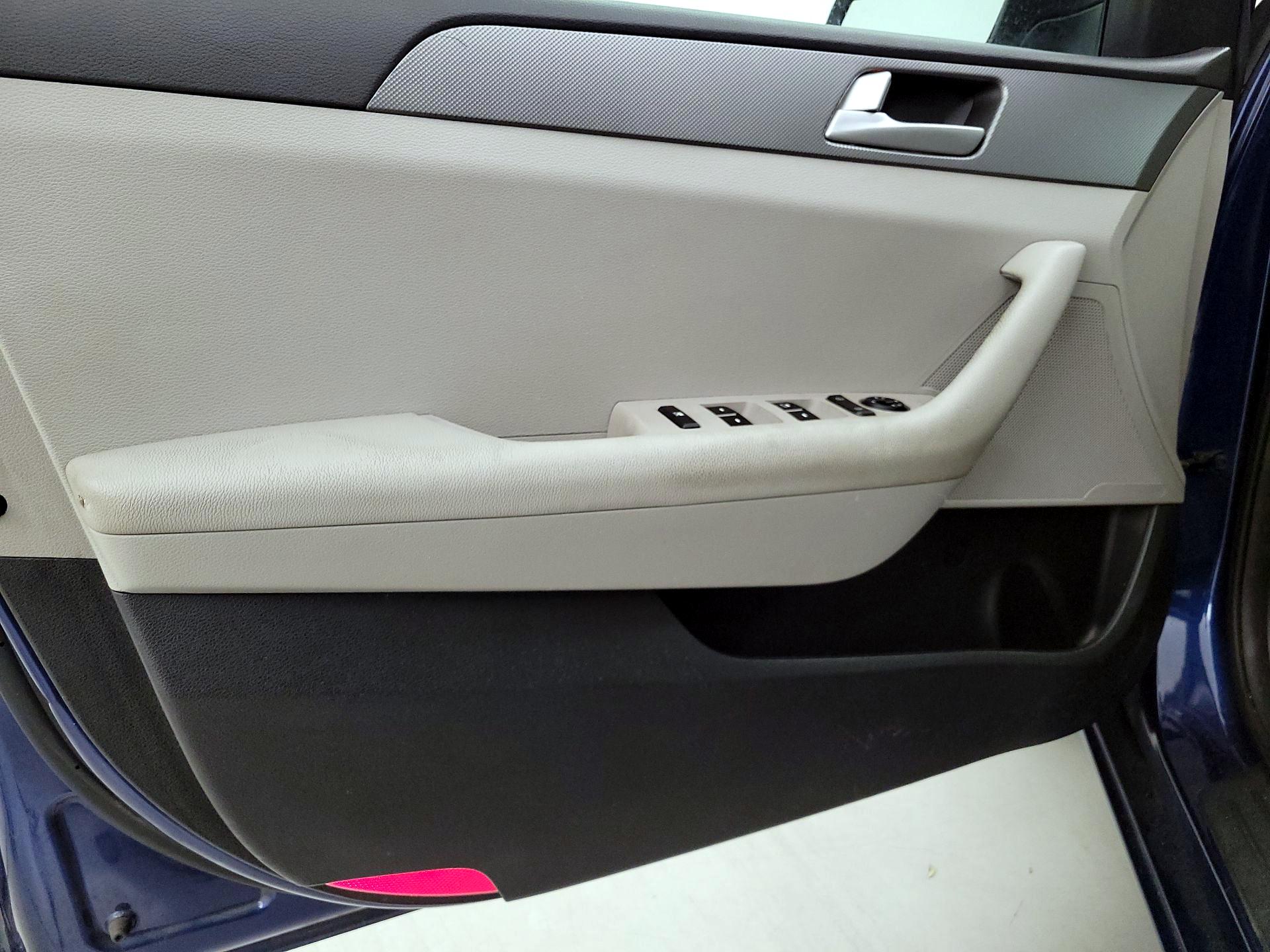Thumbnail: 2016 Hyundai Sonata - 12