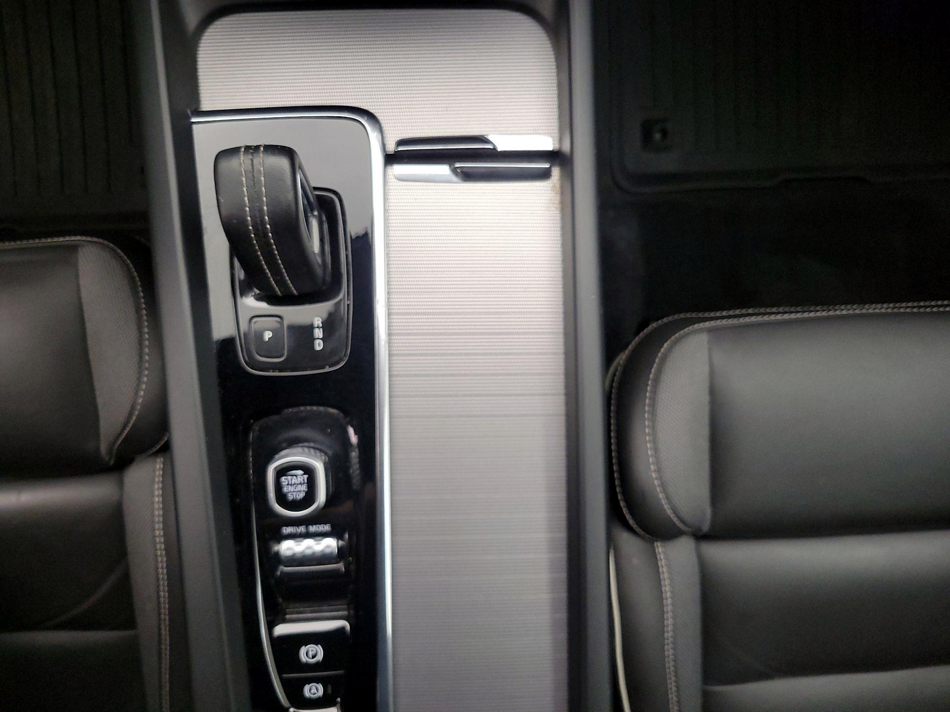 Thumbnail: 2021 Volvo XC60 - 17