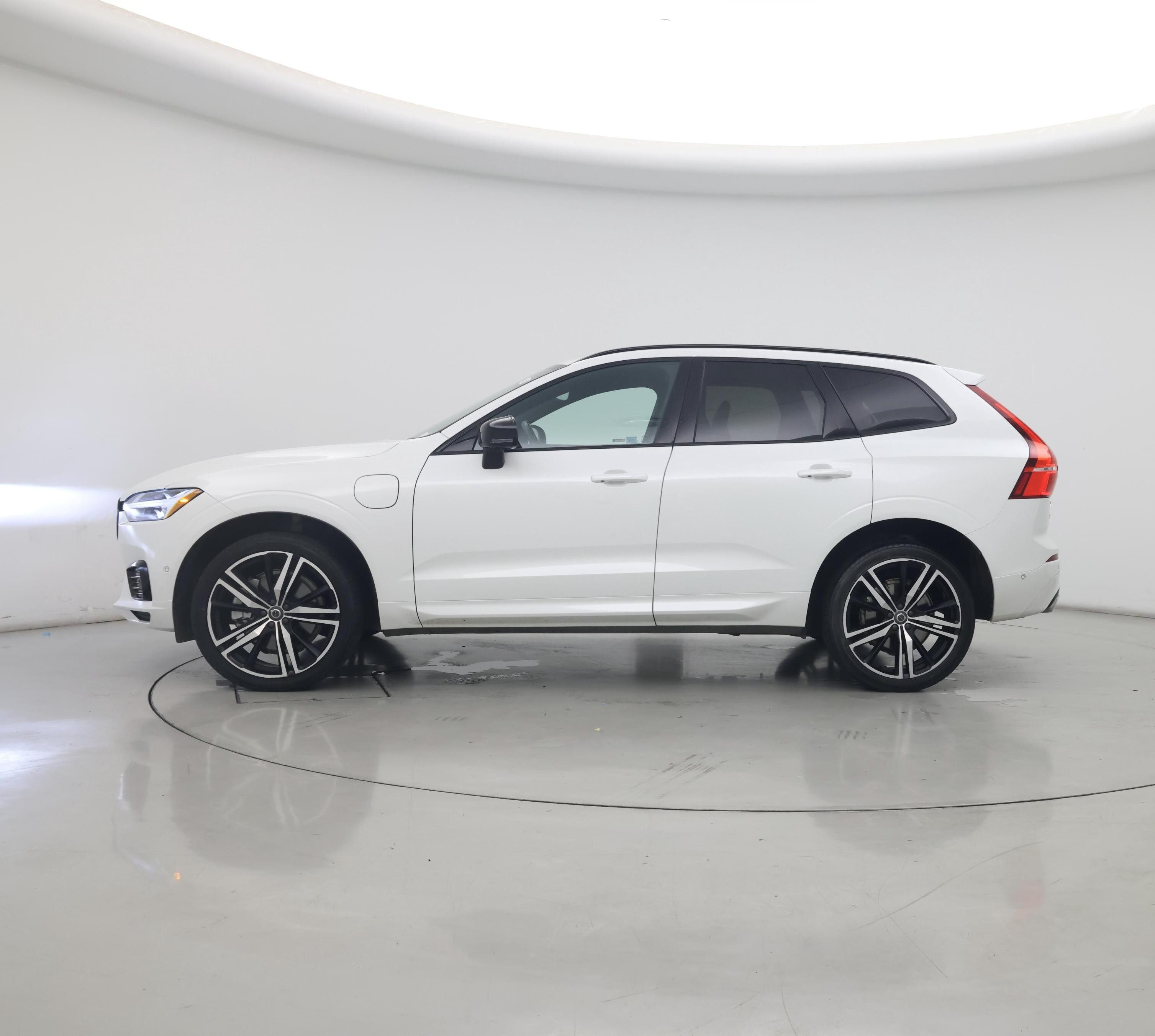 Thumbnail: 2021 Volvo XC60 - 3