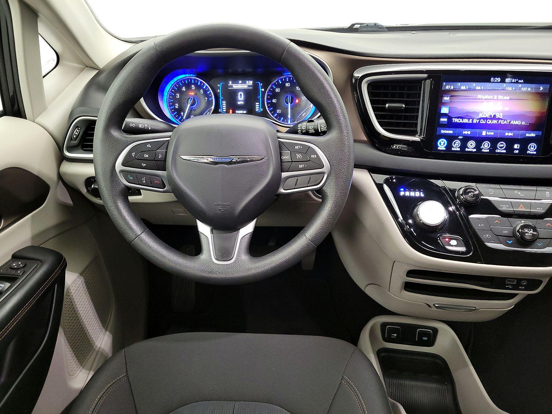 Thumbnail: 2017 Chrysler Pacifica - 10