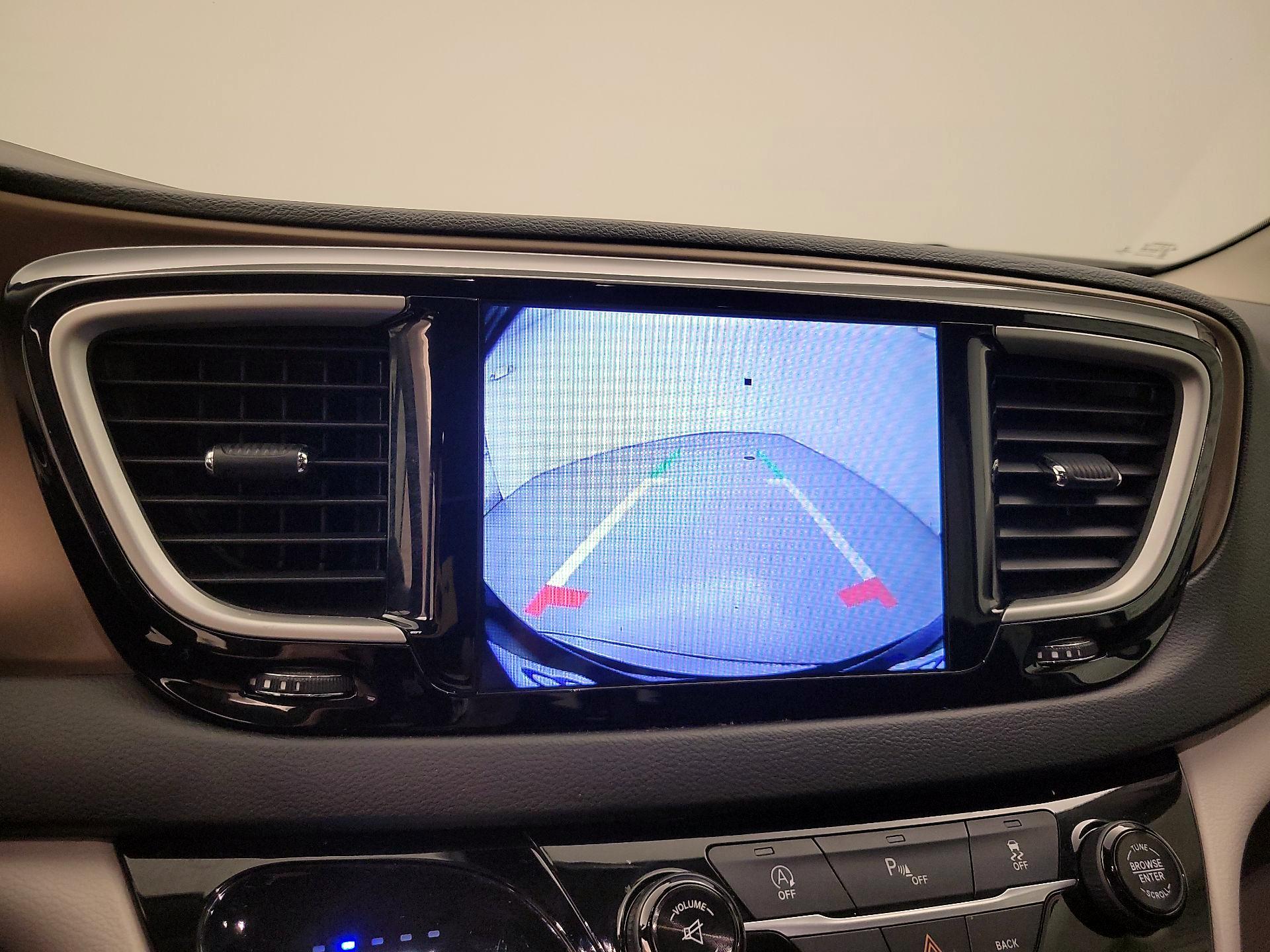 Thumbnail: 2017 Chrysler Pacifica - 14
