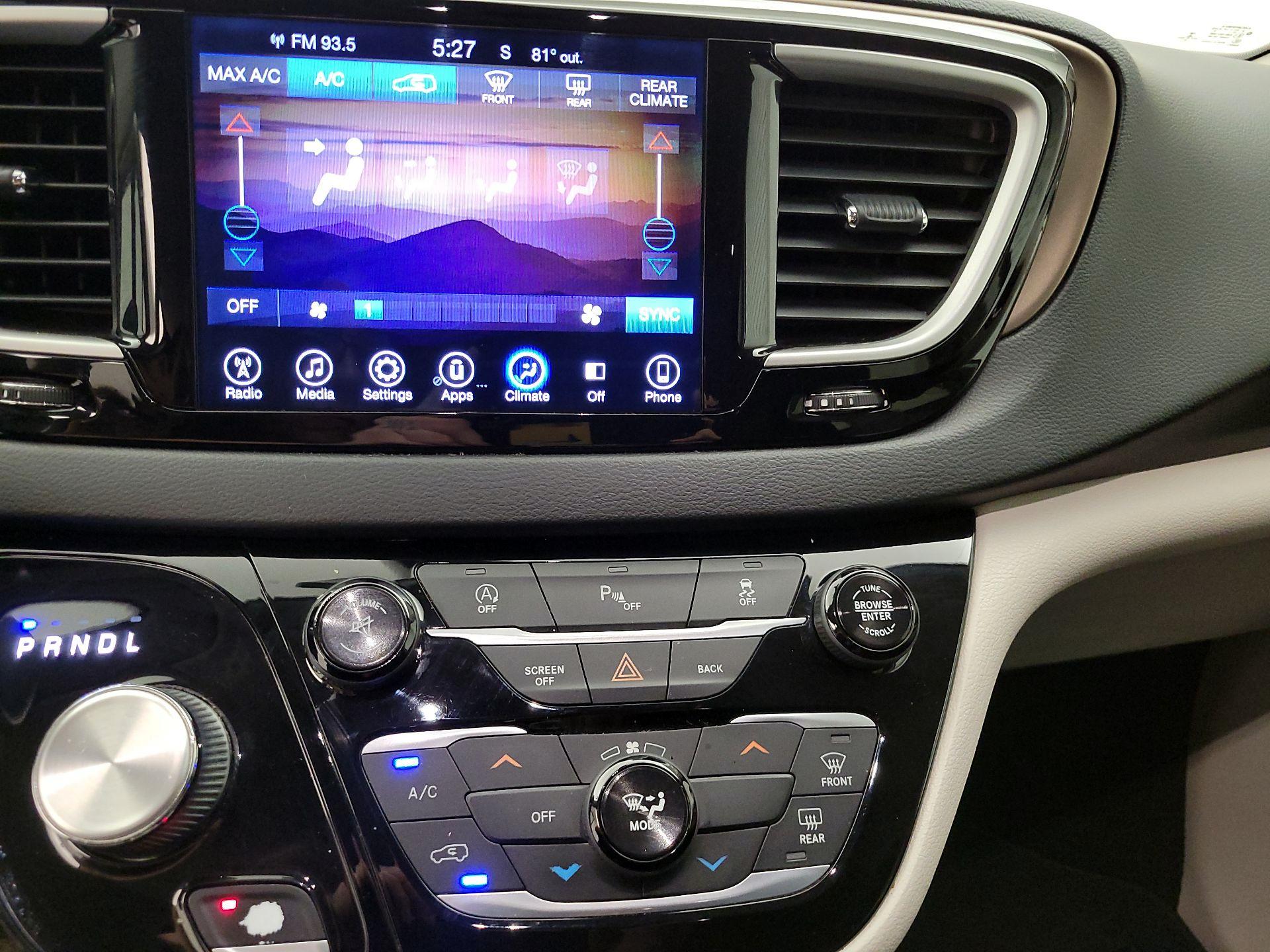 Thumbnail: 2017 Chrysler Pacifica - 16