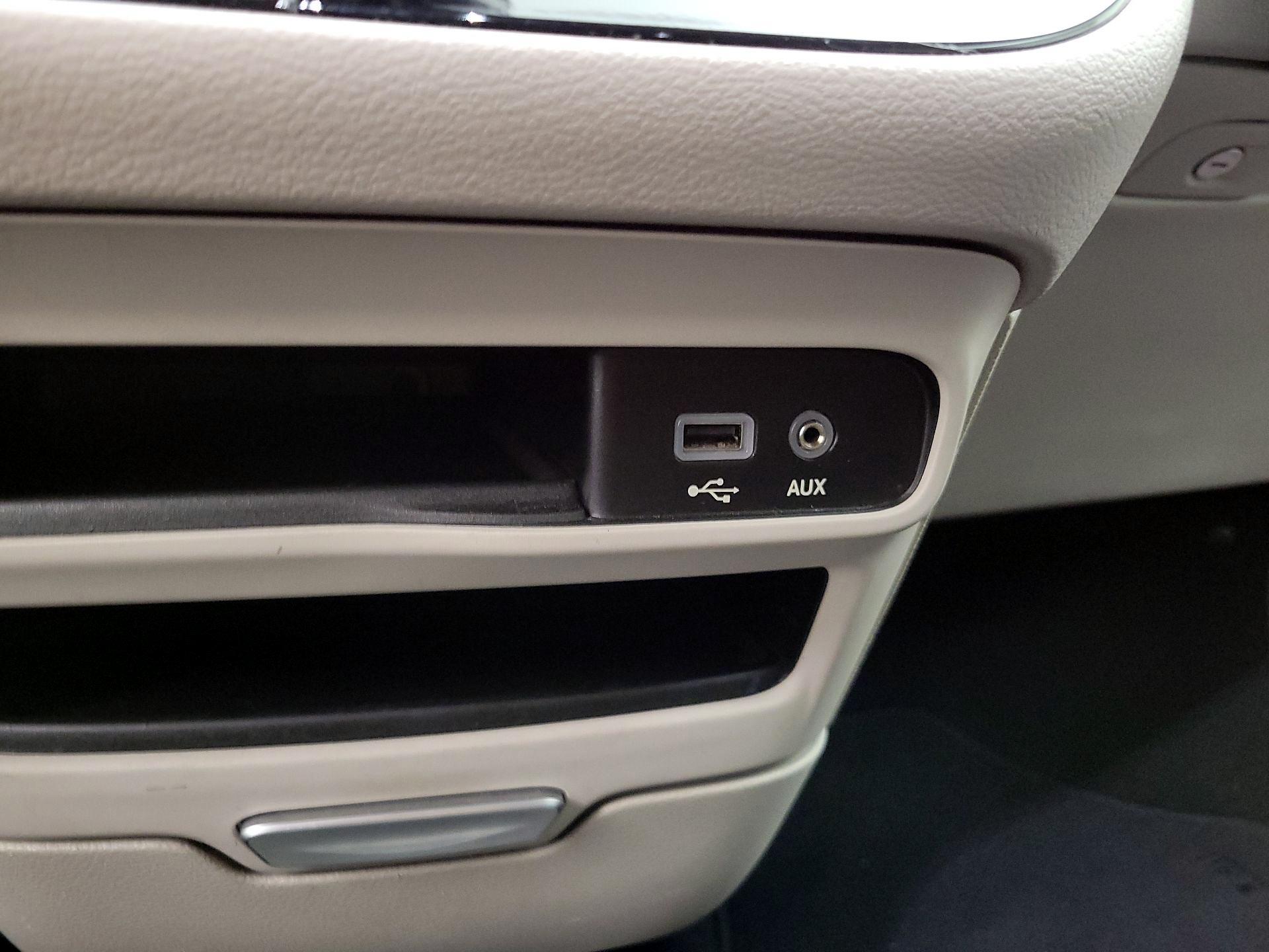Thumbnail: 2017 Chrysler Pacifica - 18