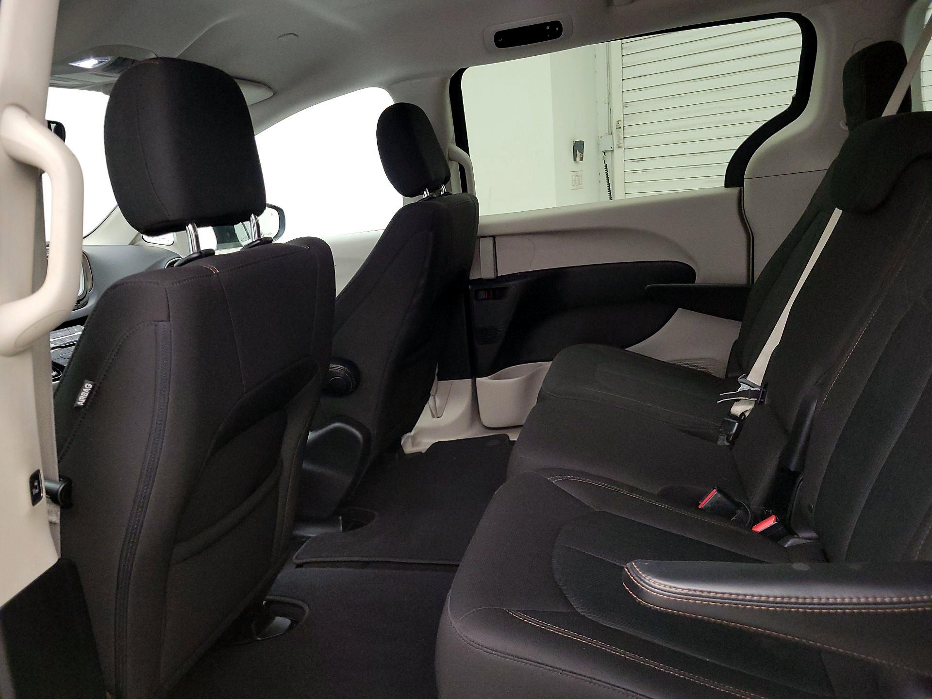 Thumbnail: 2017 Chrysler Pacifica - 19