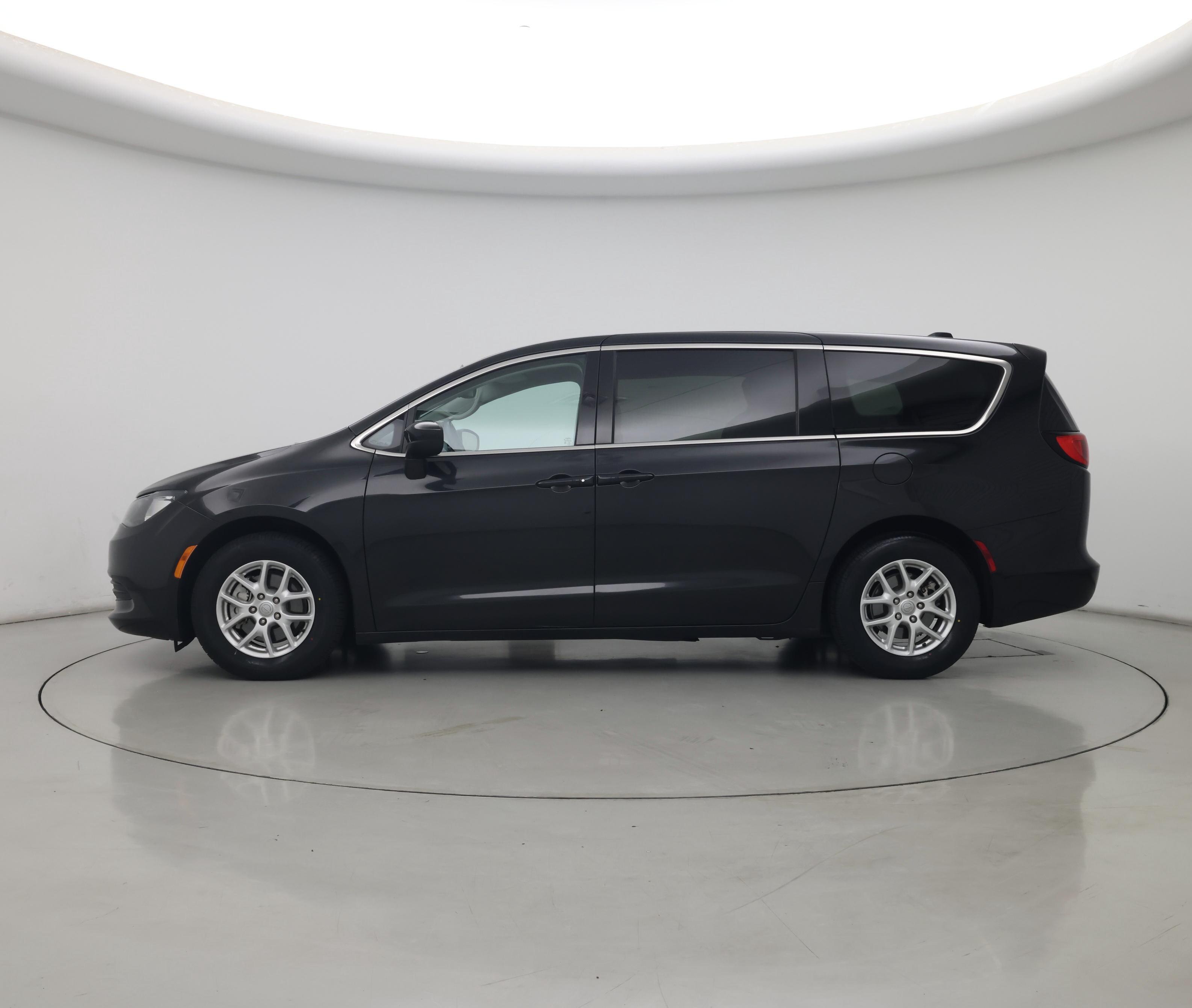 Thumbnail: 2017 Chrysler Pacifica - 3