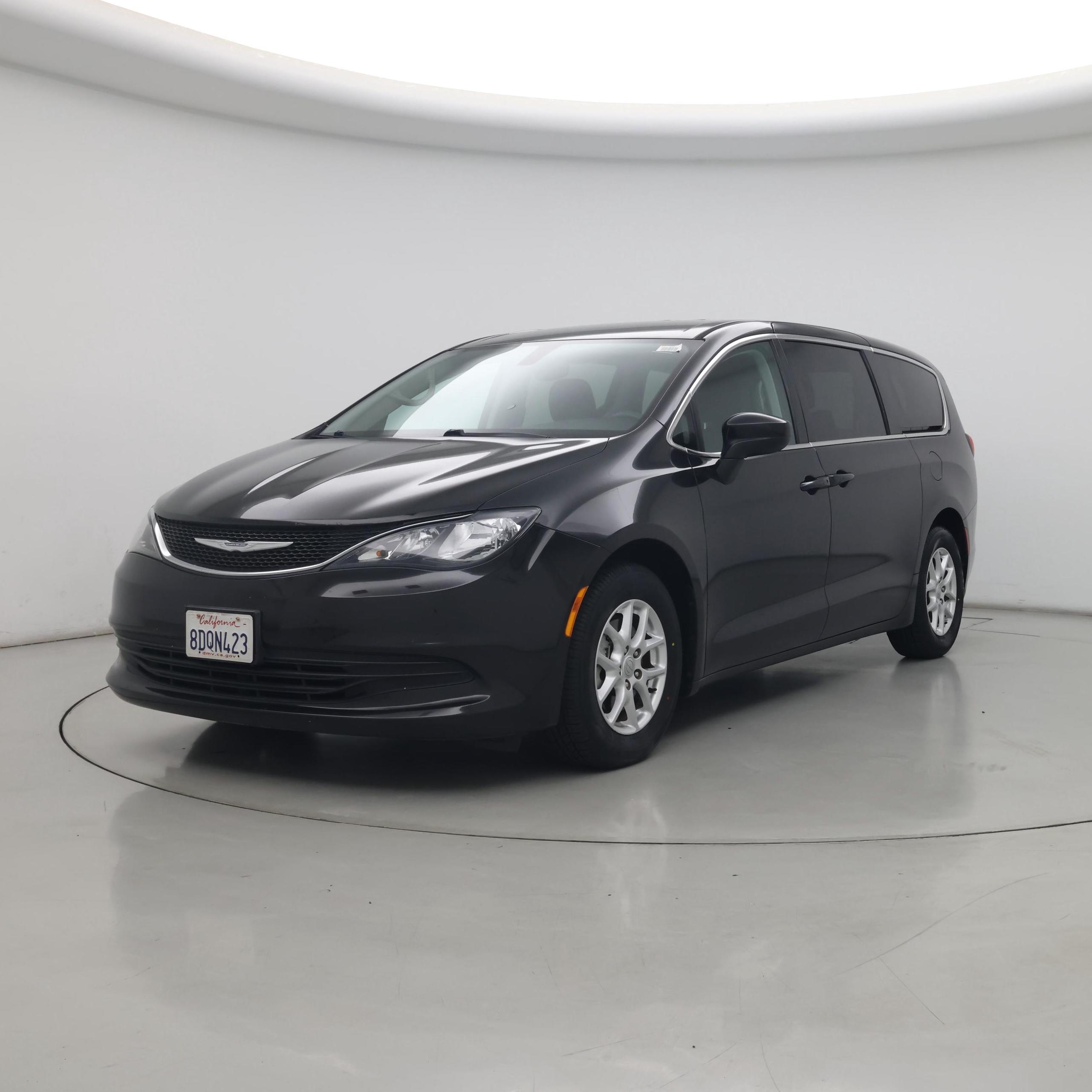 Thumbnail: 2017 Chrysler Pacifica - 4