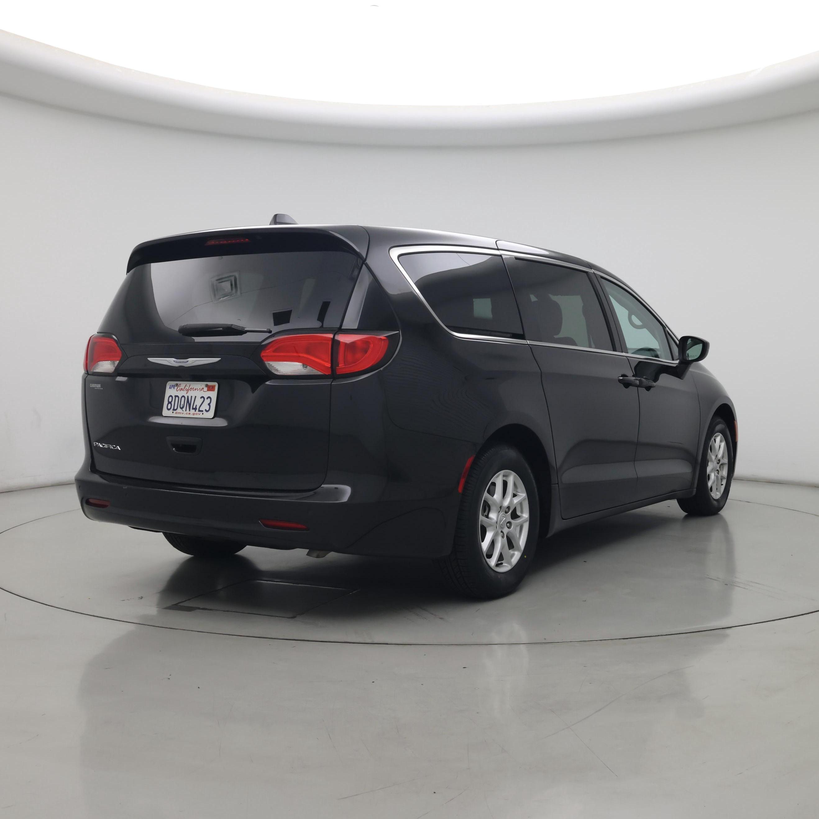 Thumbnail: 2017 Chrysler Pacifica - 8