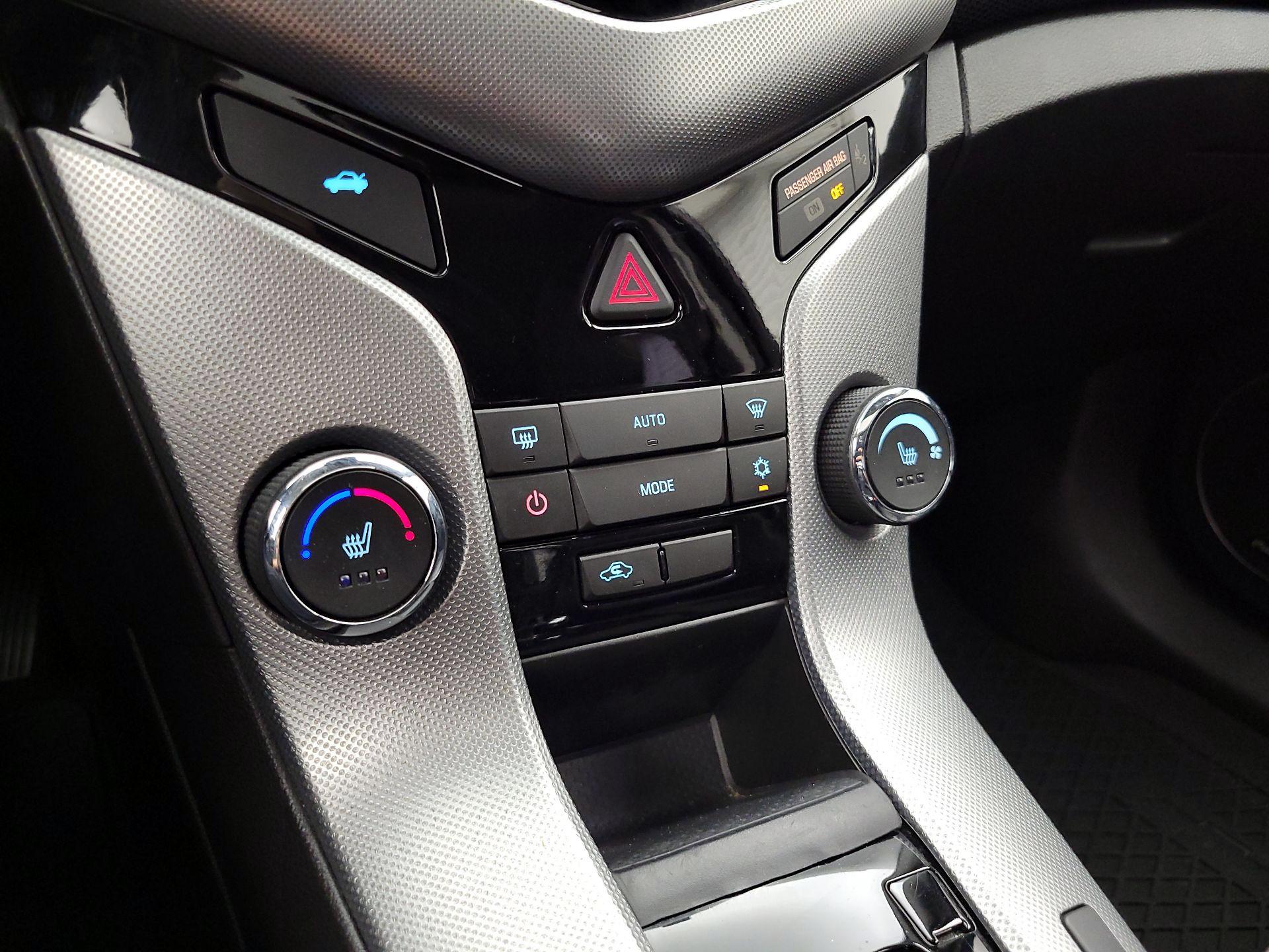 Thumbnail: 2016 Chevrolet Cruze - 16