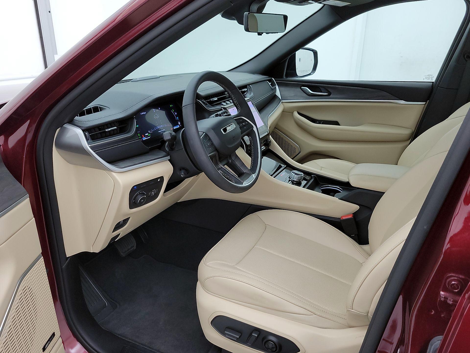 Thumbnail: 2024 Jeep Grand Cherokee - 11