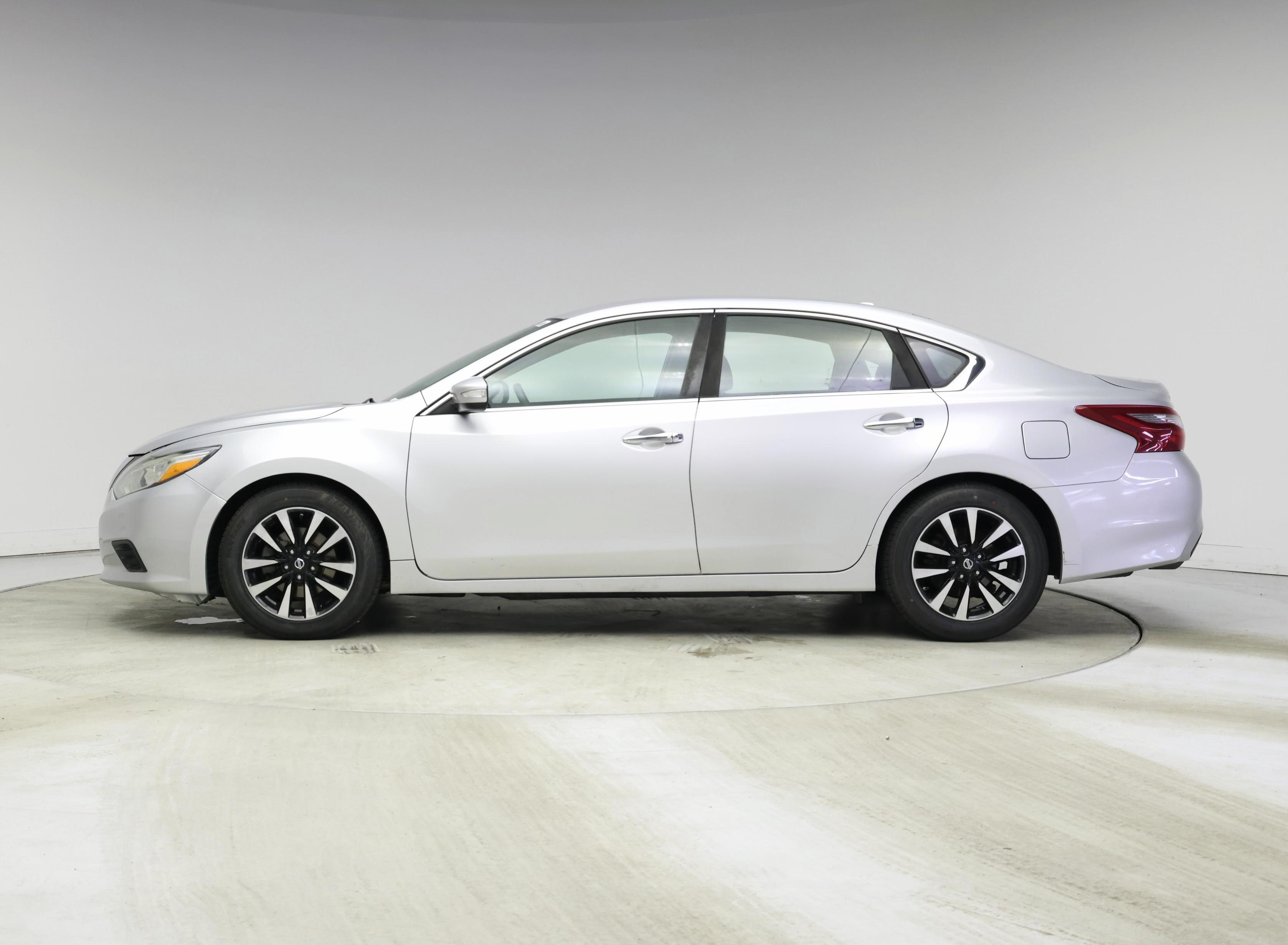 Thumbnail: 2018 Nissan Altima - 3