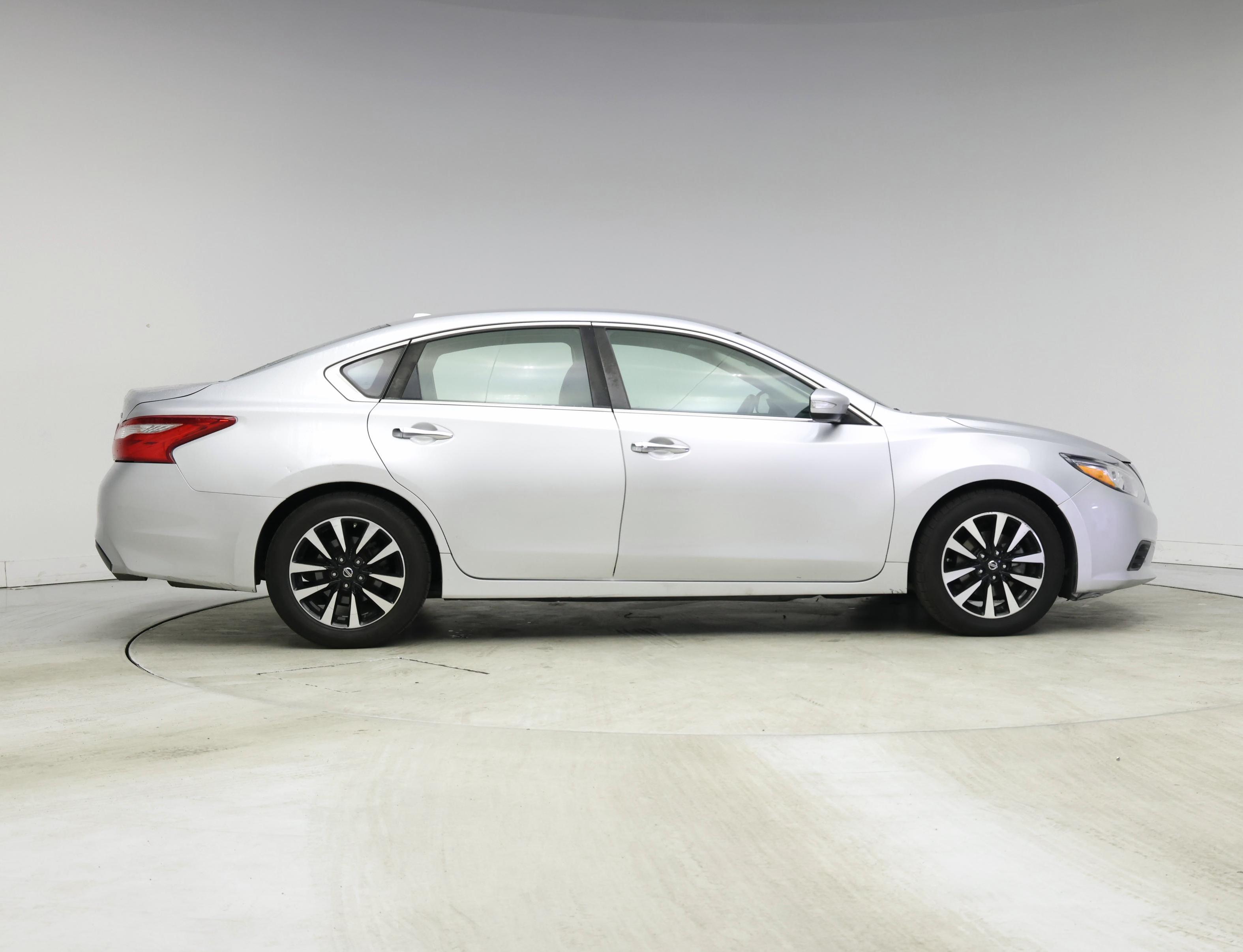 Thumbnail: 2018 Nissan Altima - 7