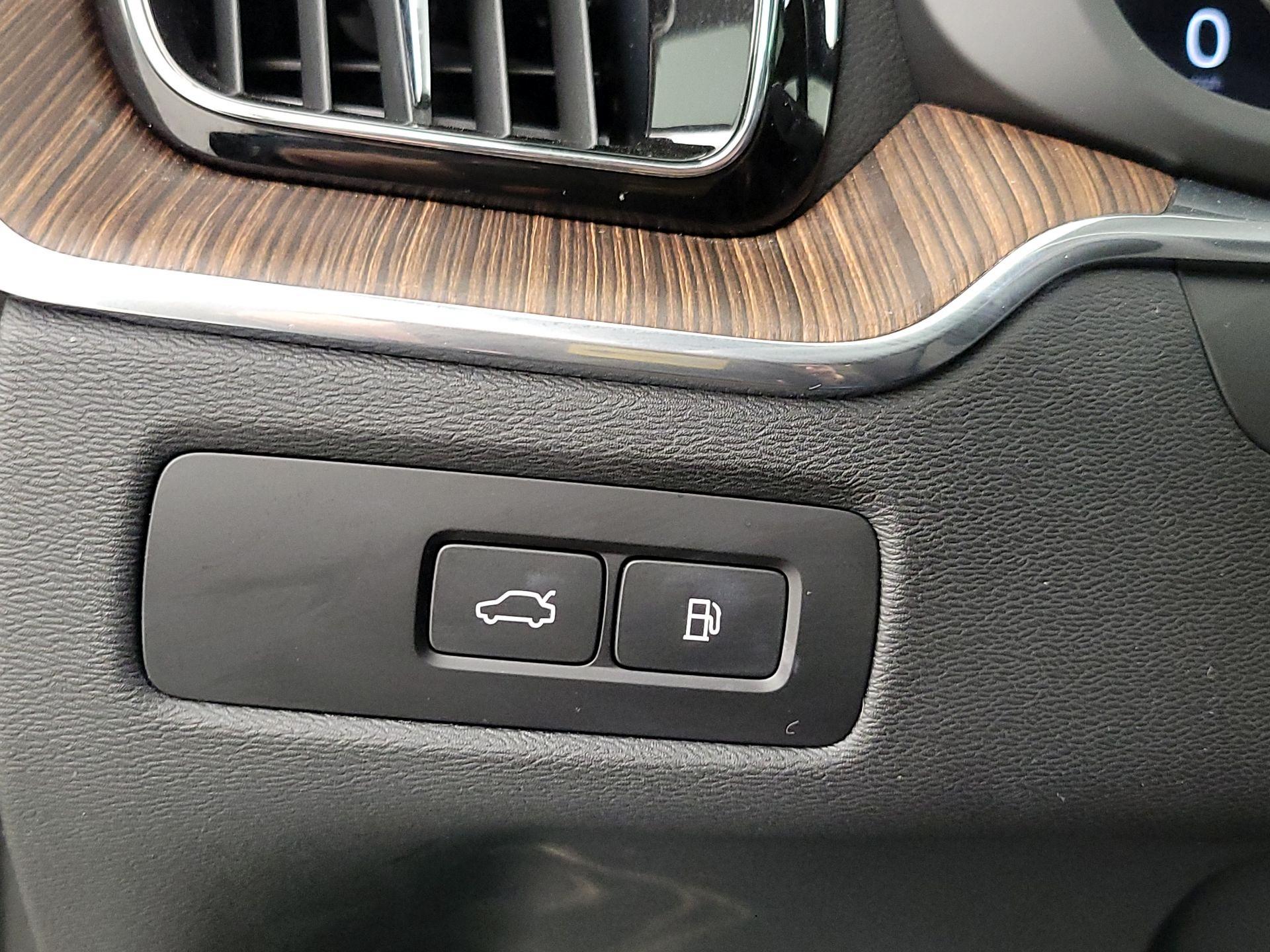 Thumbnail: 2023 Volvo XC60 - 13