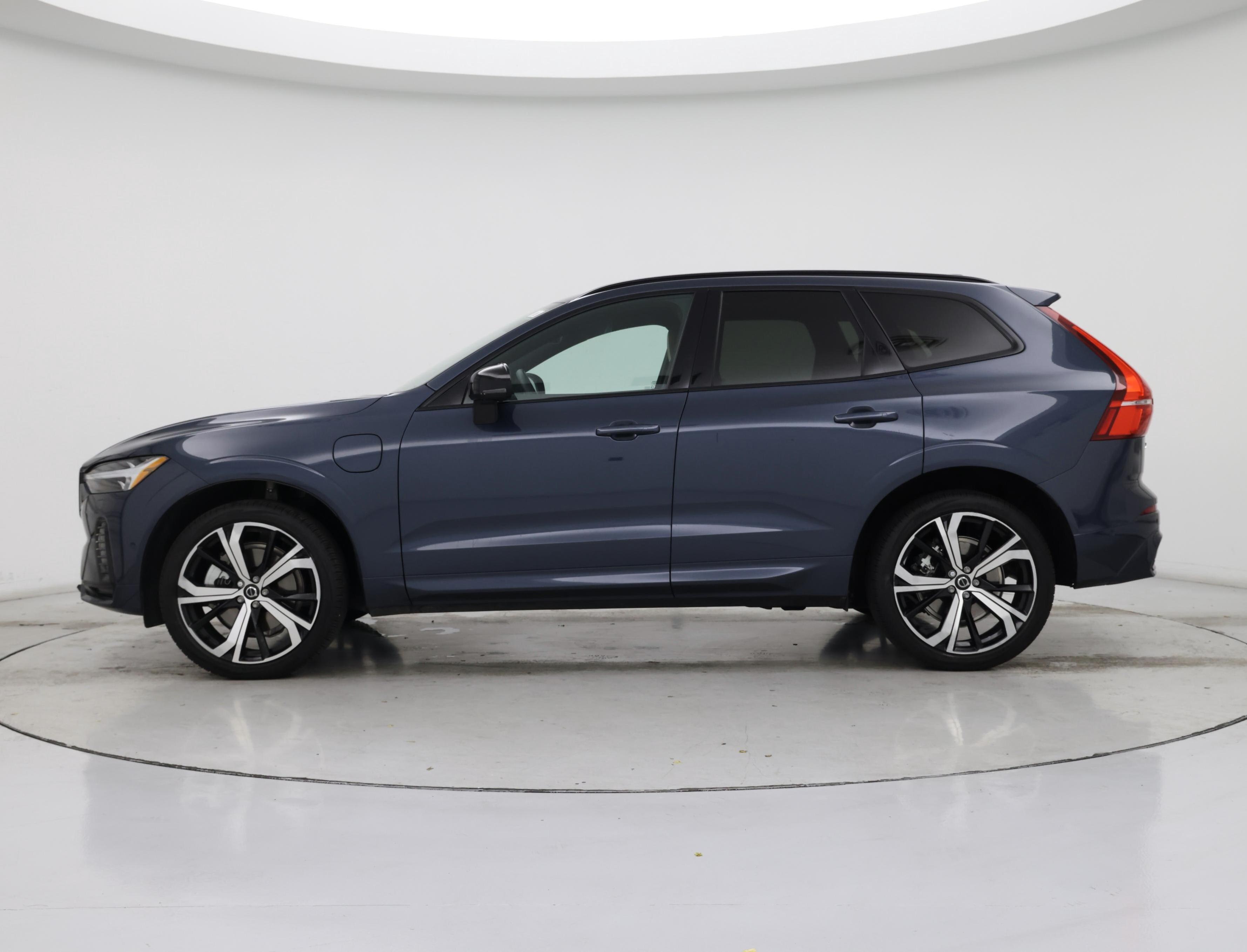 Thumbnail: 2023 Volvo XC60 - 3