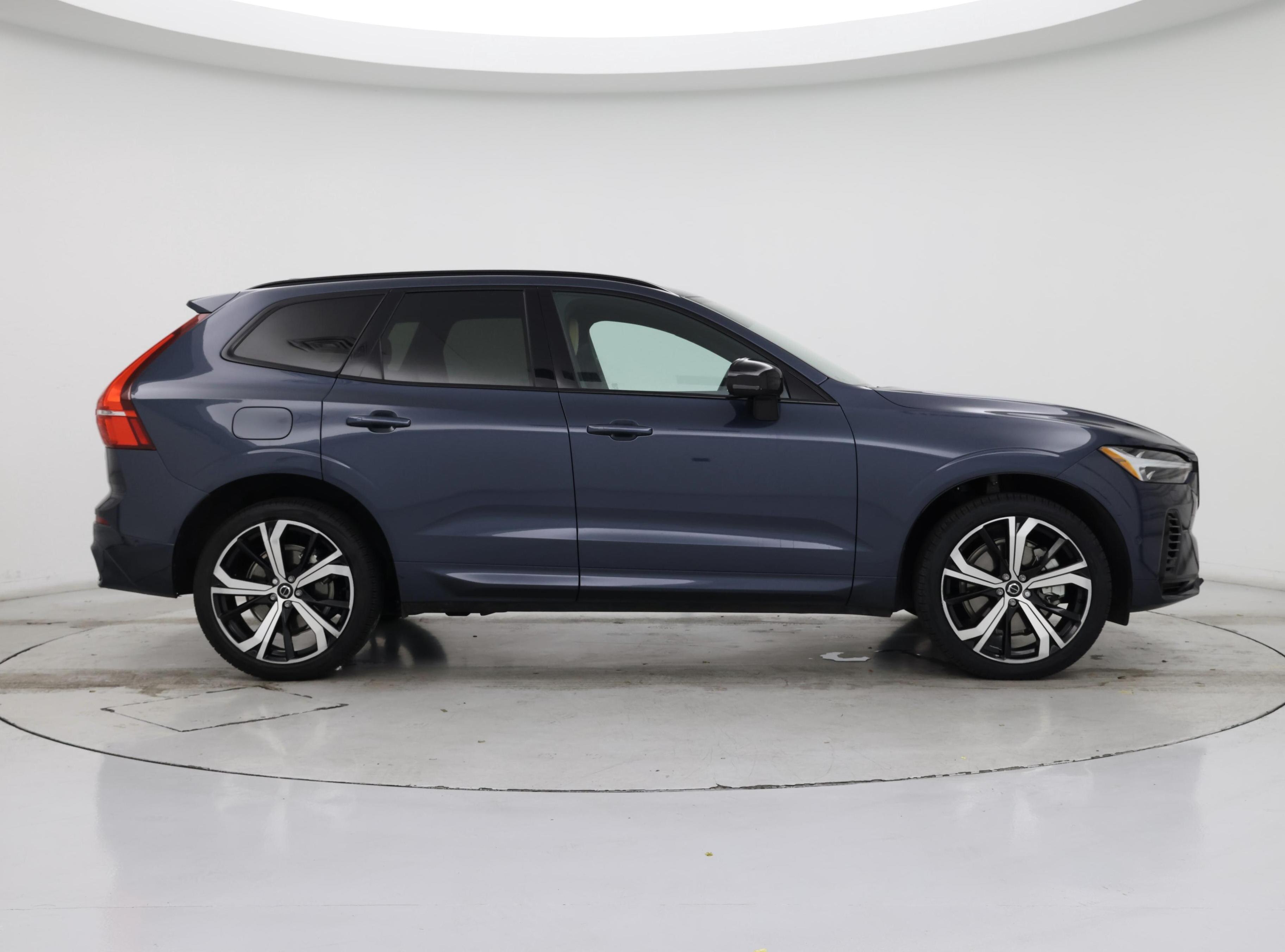 Thumbnail: 2023 Volvo XC60 - 7