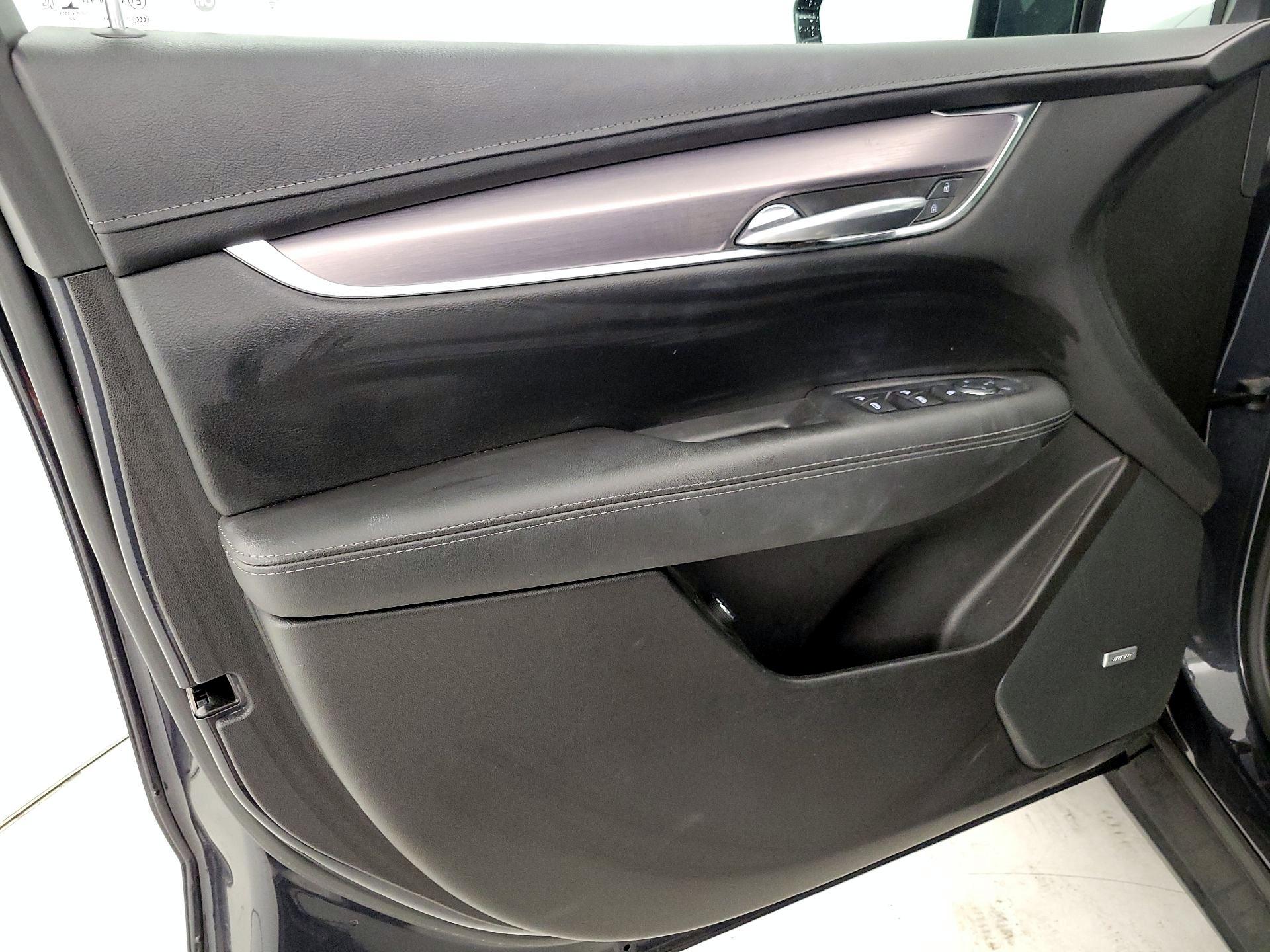 Thumbnail: 2022 Cadillac XT5 - 12