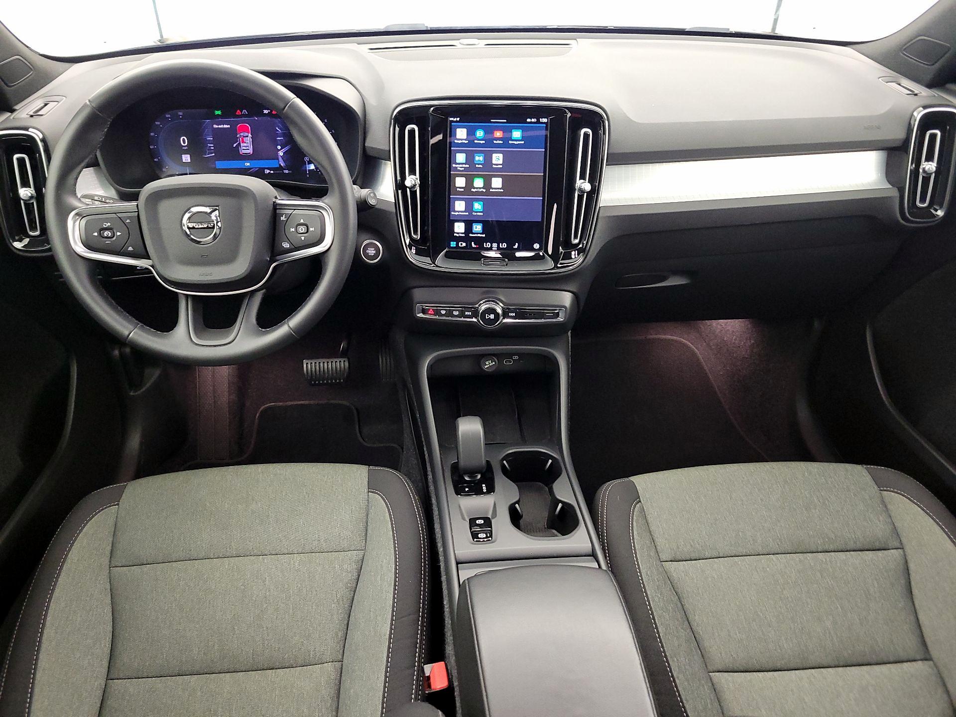 Thumbnail: 2025 Volvo XC40 - 9