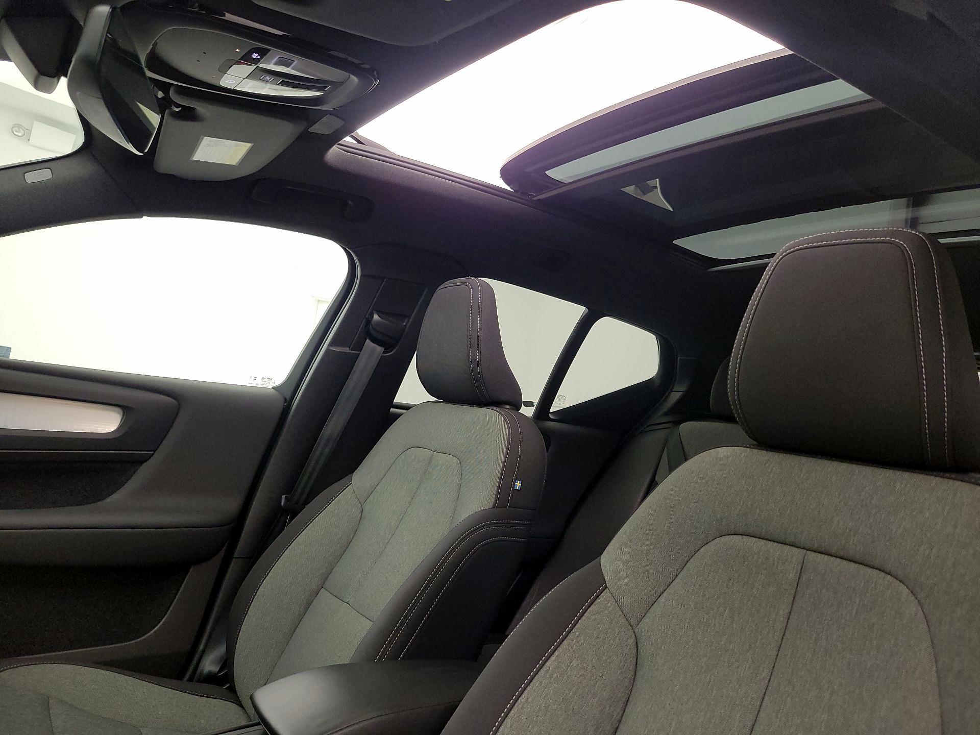 Thumbnail: 2025 Volvo XC40 - 19