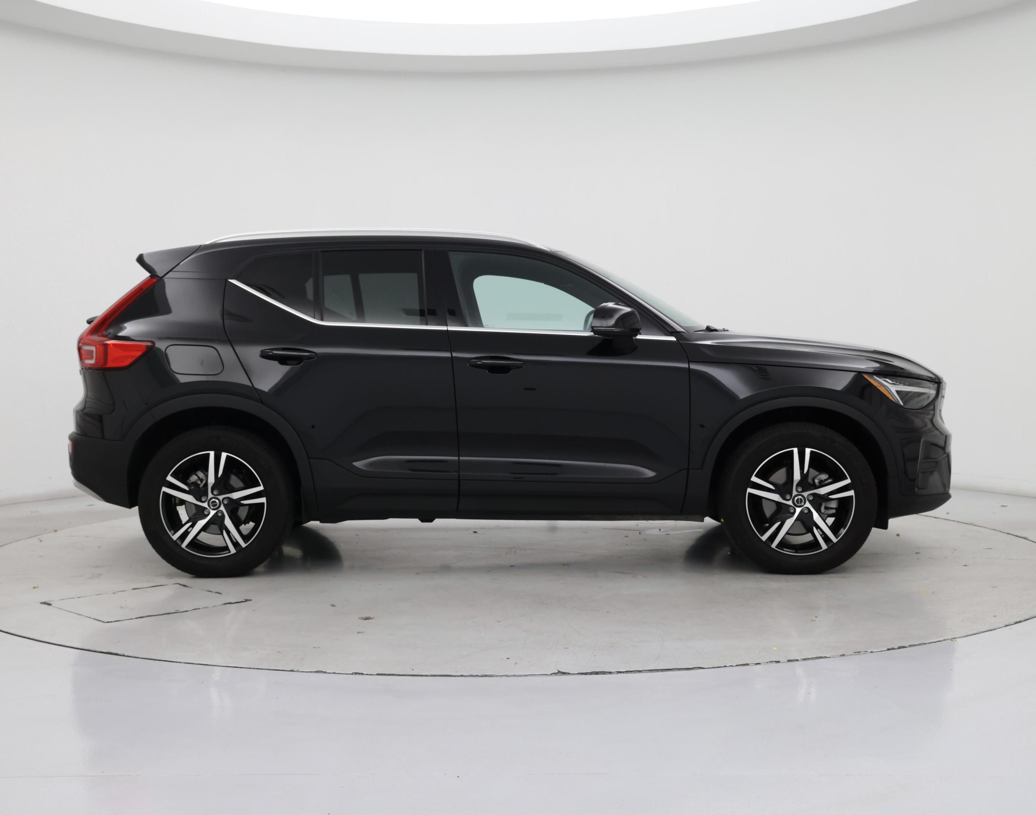 Thumbnail: 2025 Volvo XC40 - 7