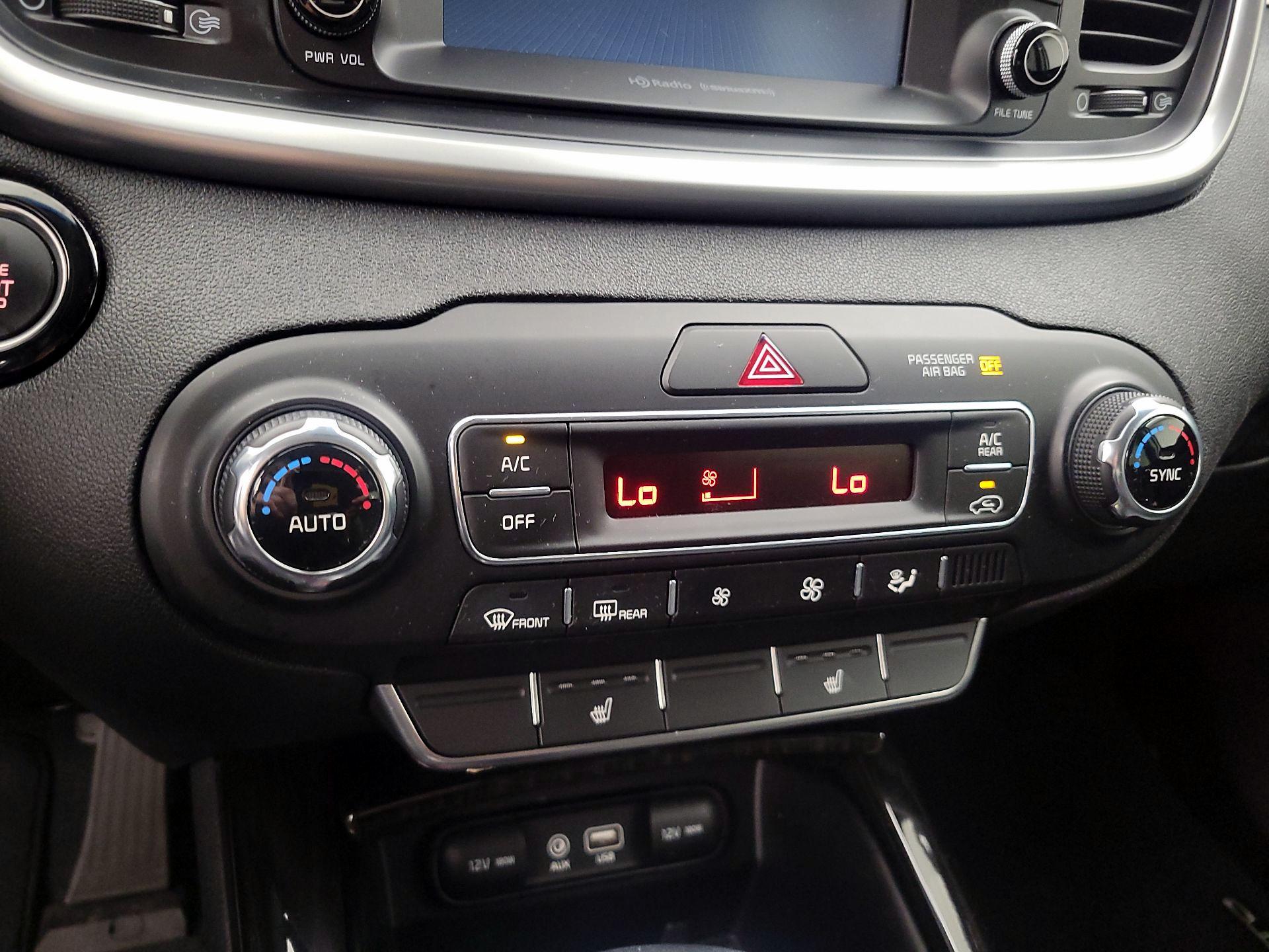 Thumbnail: 2019 Kia Sorento - 16