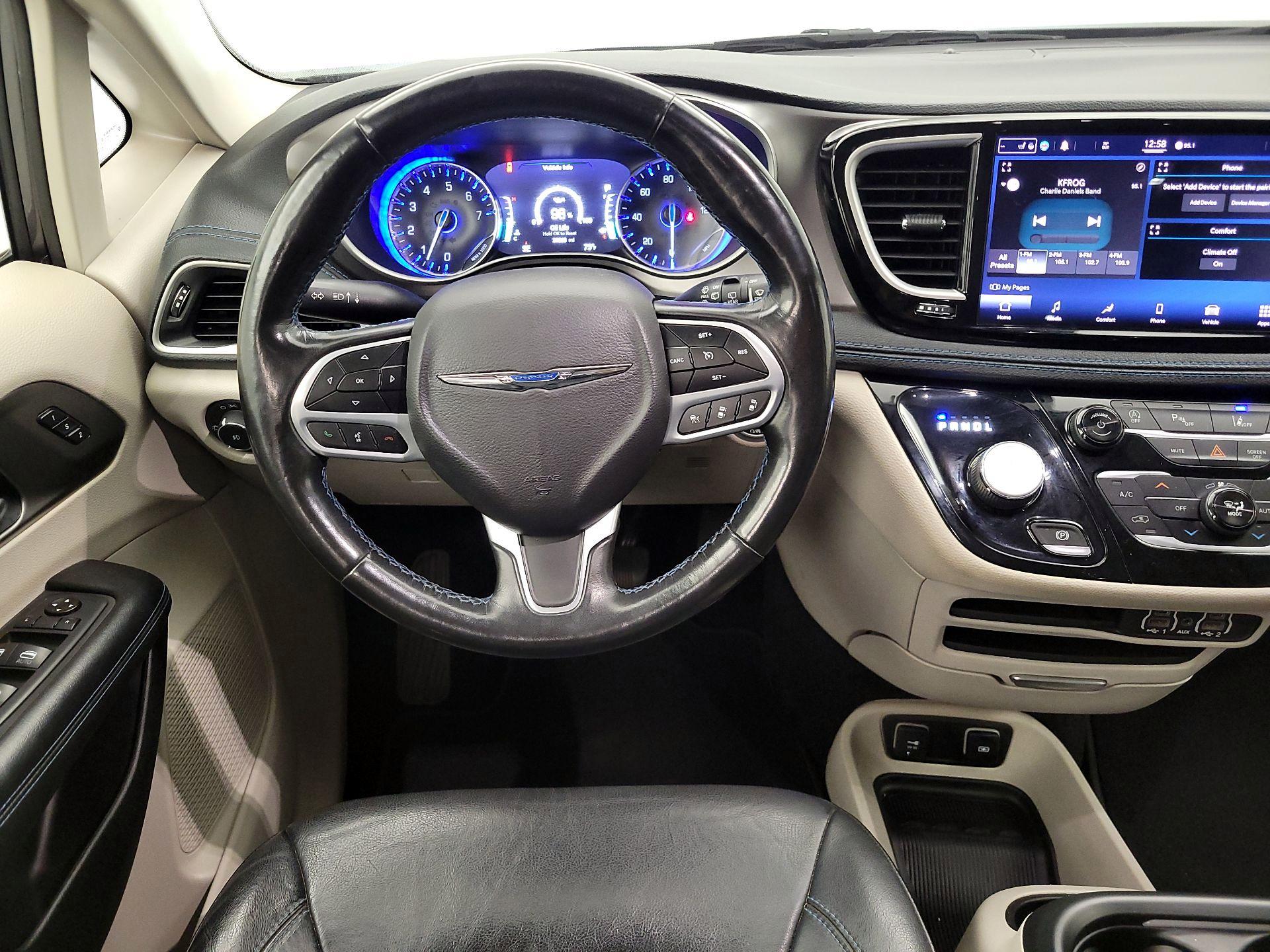 Thumbnail: 2021 Chrysler Pacifica - 10