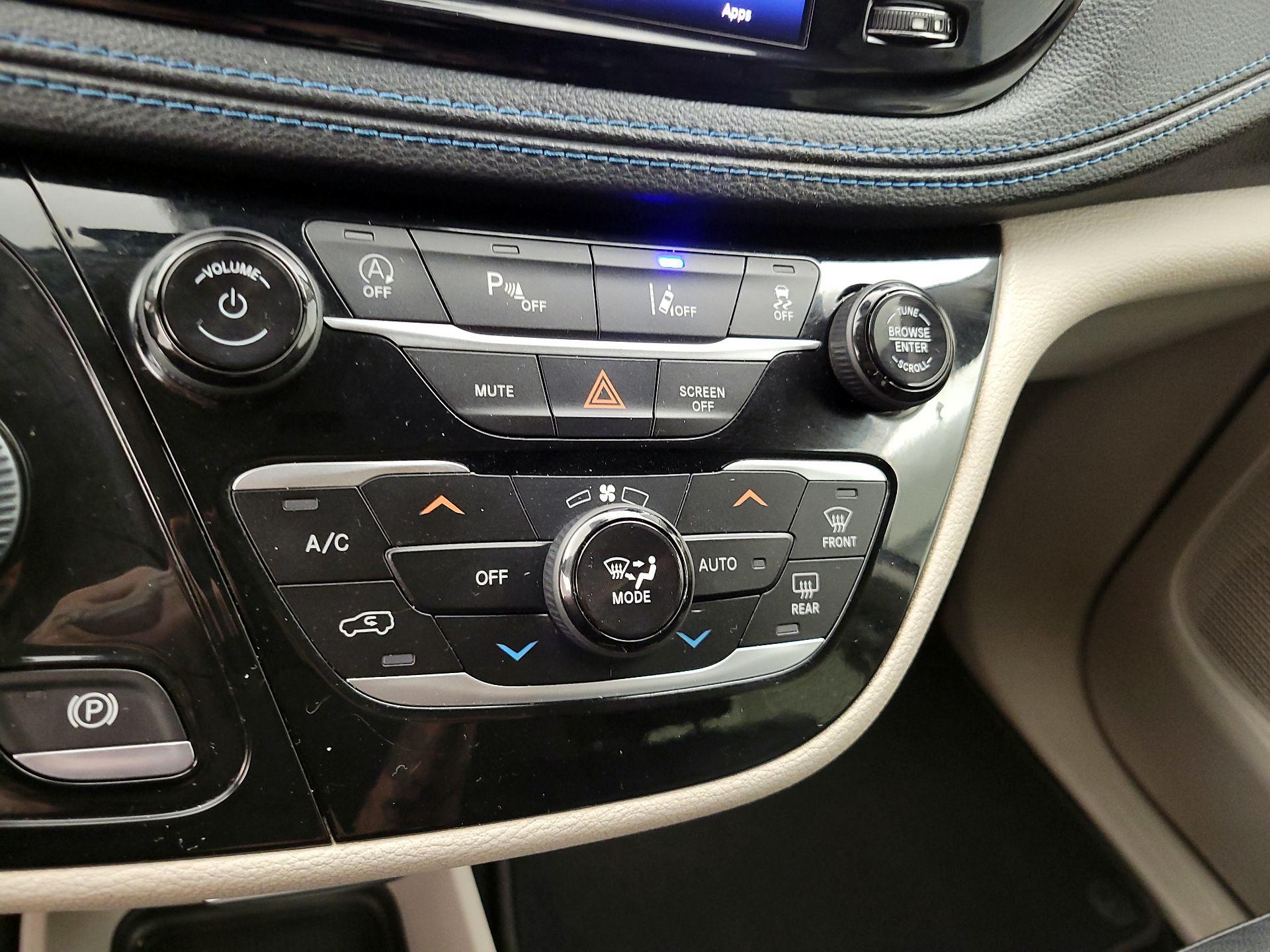 Thumbnail: 2021 Chrysler Pacifica - 16
