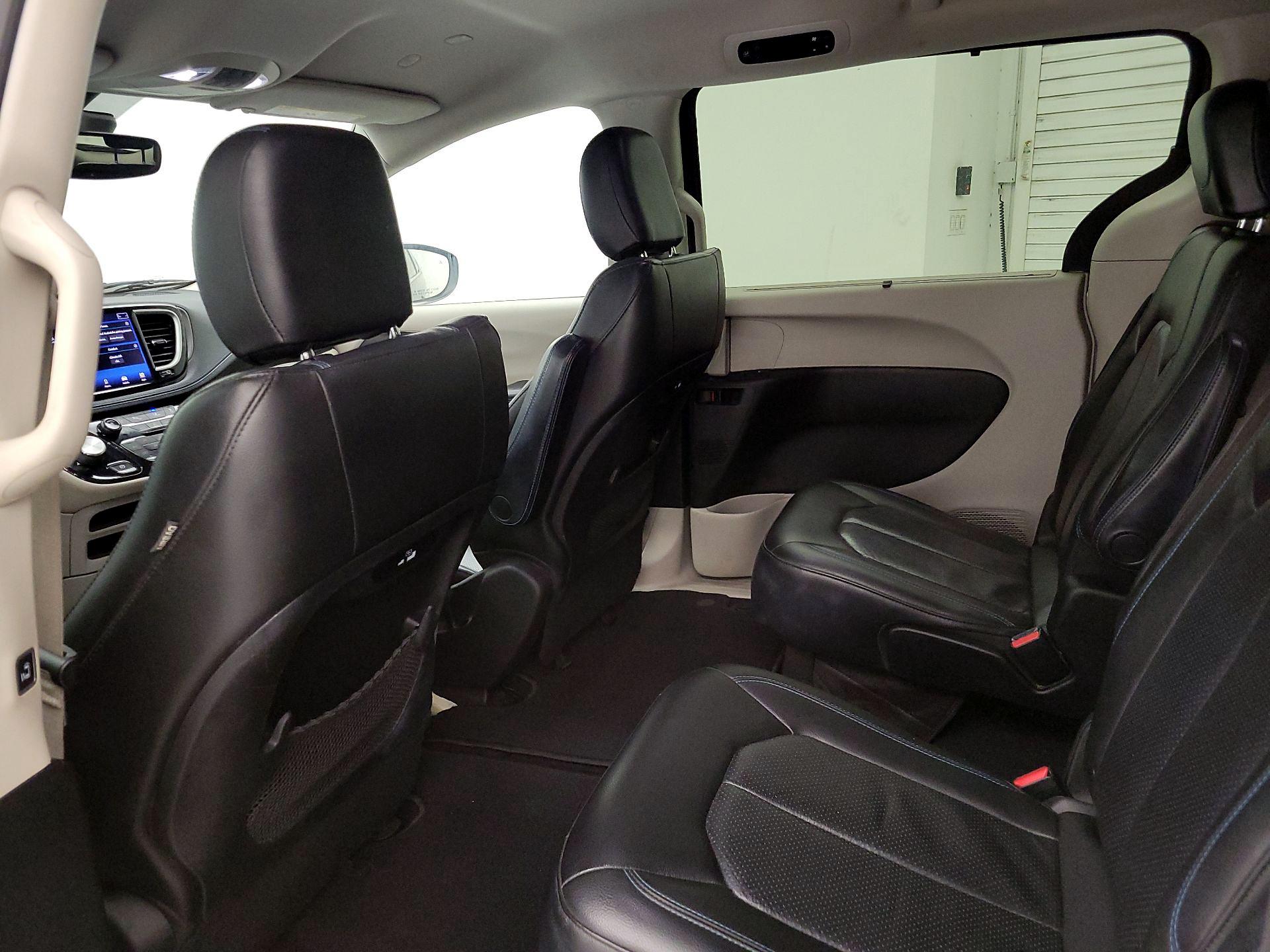 Thumbnail: 2021 Chrysler Pacifica - 19