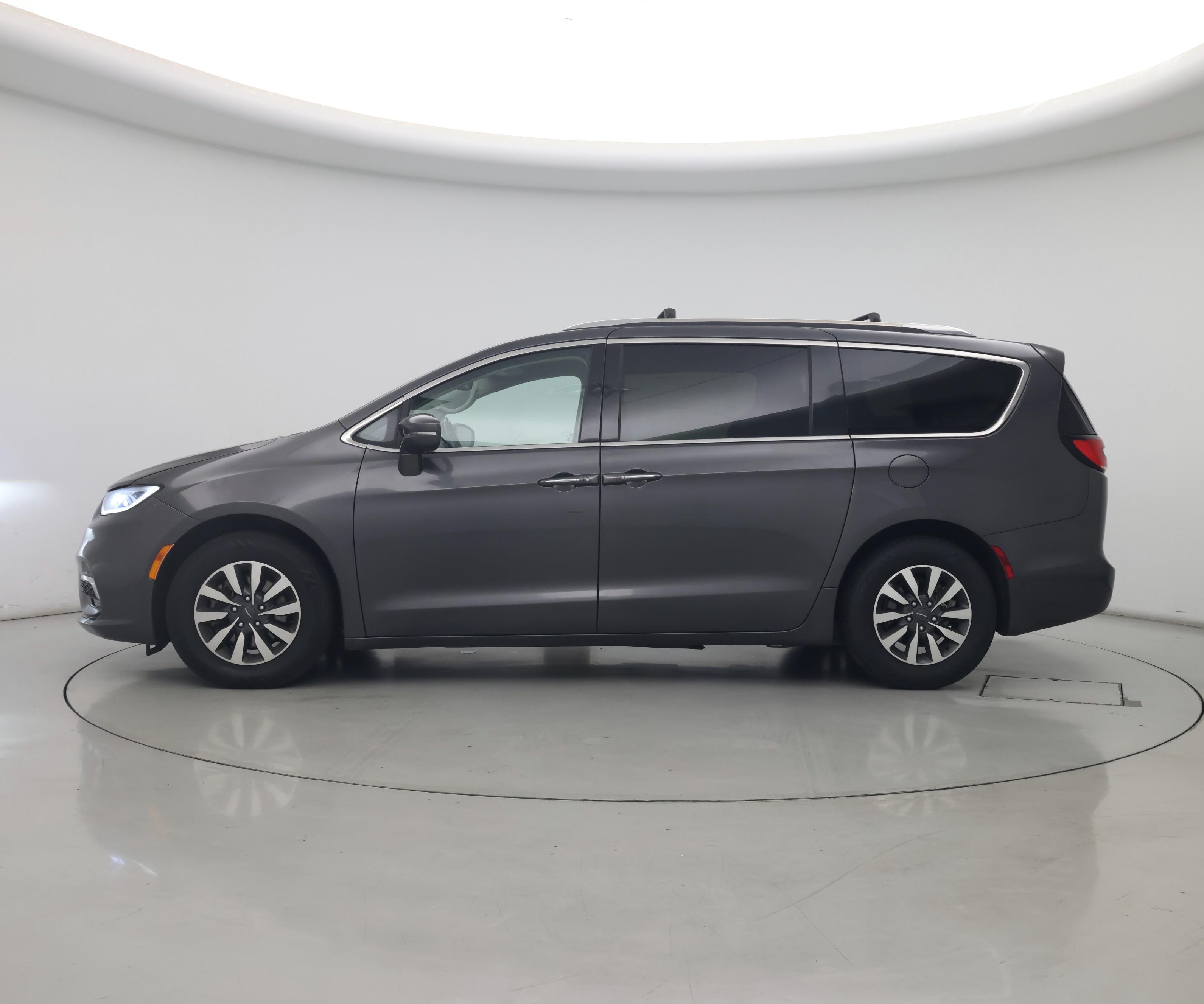 Thumbnail: 2021 Chrysler Pacifica - 3
