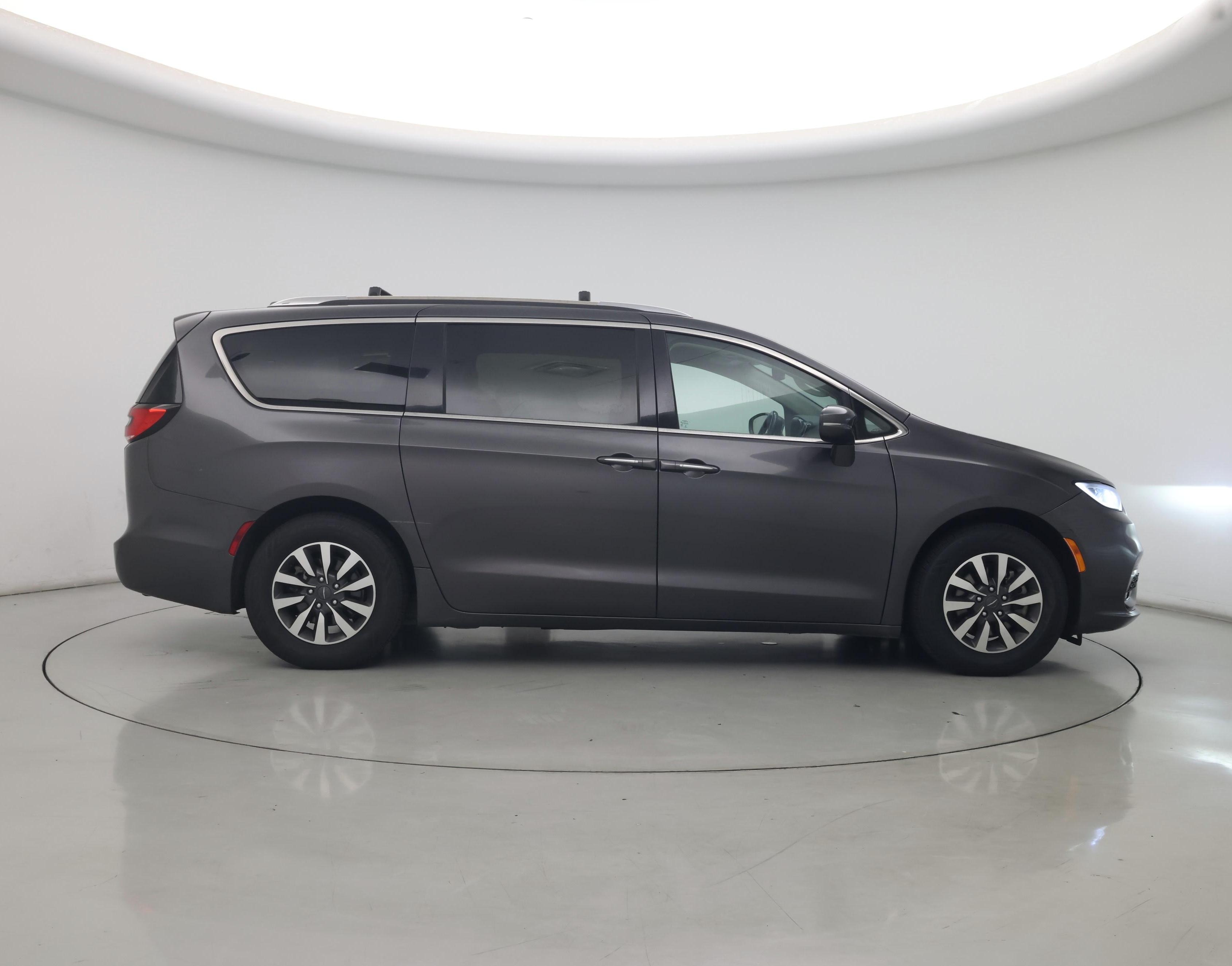 Thumbnail: 2021 Chrysler Pacifica - 7