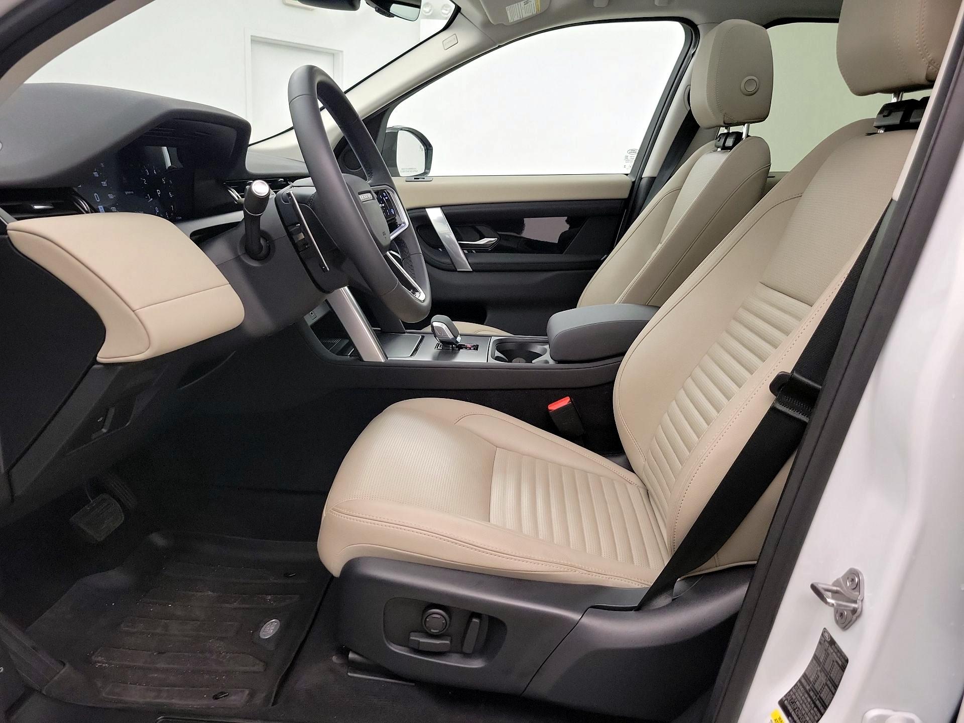 Thumbnail: 2024 Land Rover Discovery Sport - 11