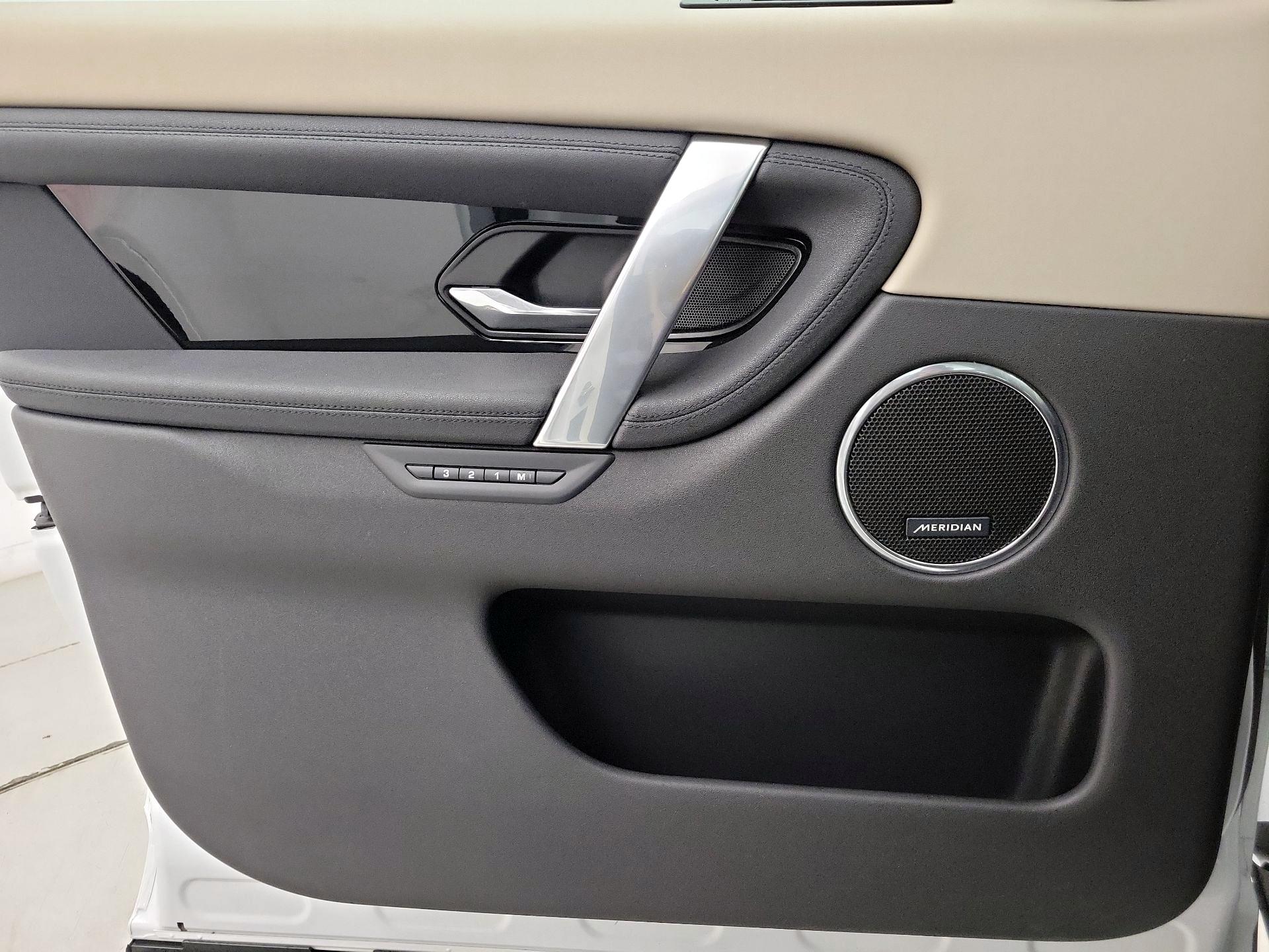 Thumbnail: 2024 Land Rover Discovery Sport - 12