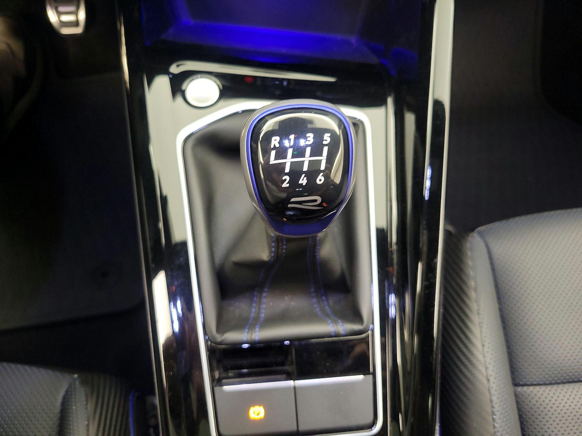 Thumbnail: 2024 Volkswagen Golf - 17