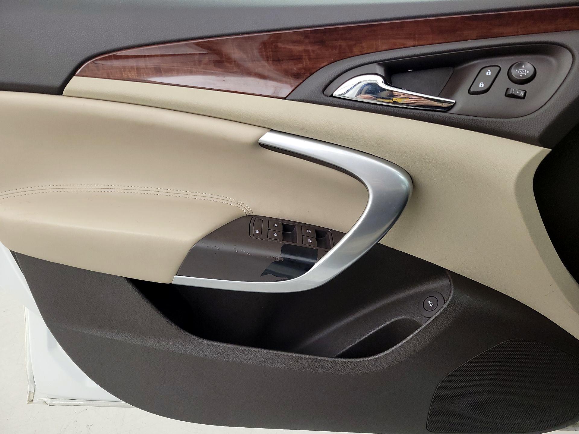 Thumbnail: 2016 Buick Regal - 12