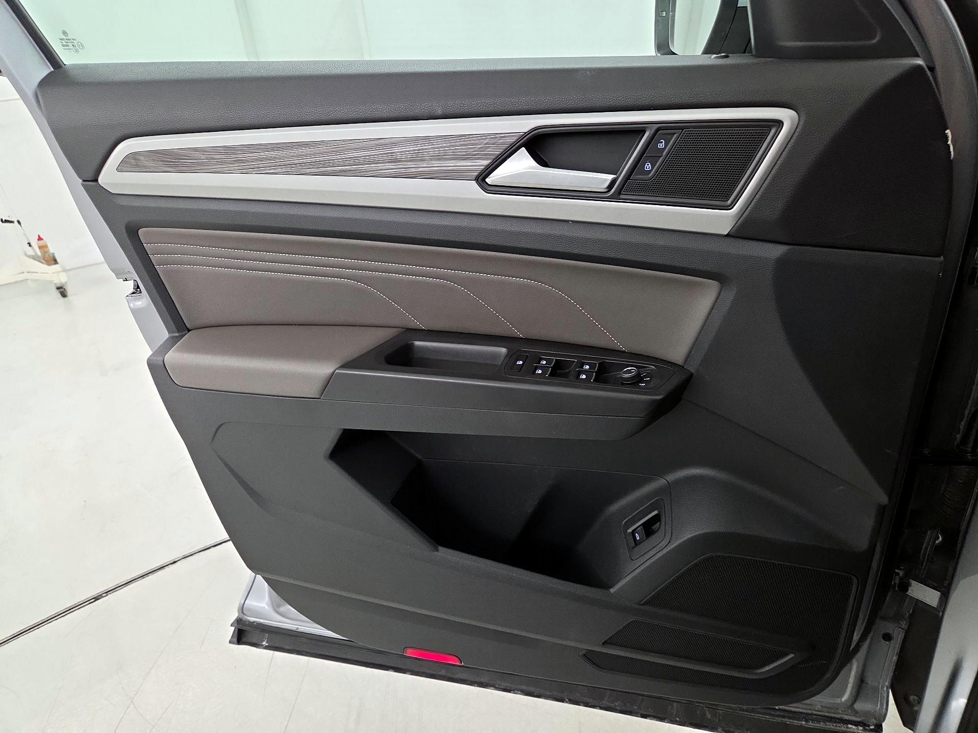 Thumbnail: 2022 Volkswagen Atlas - 12